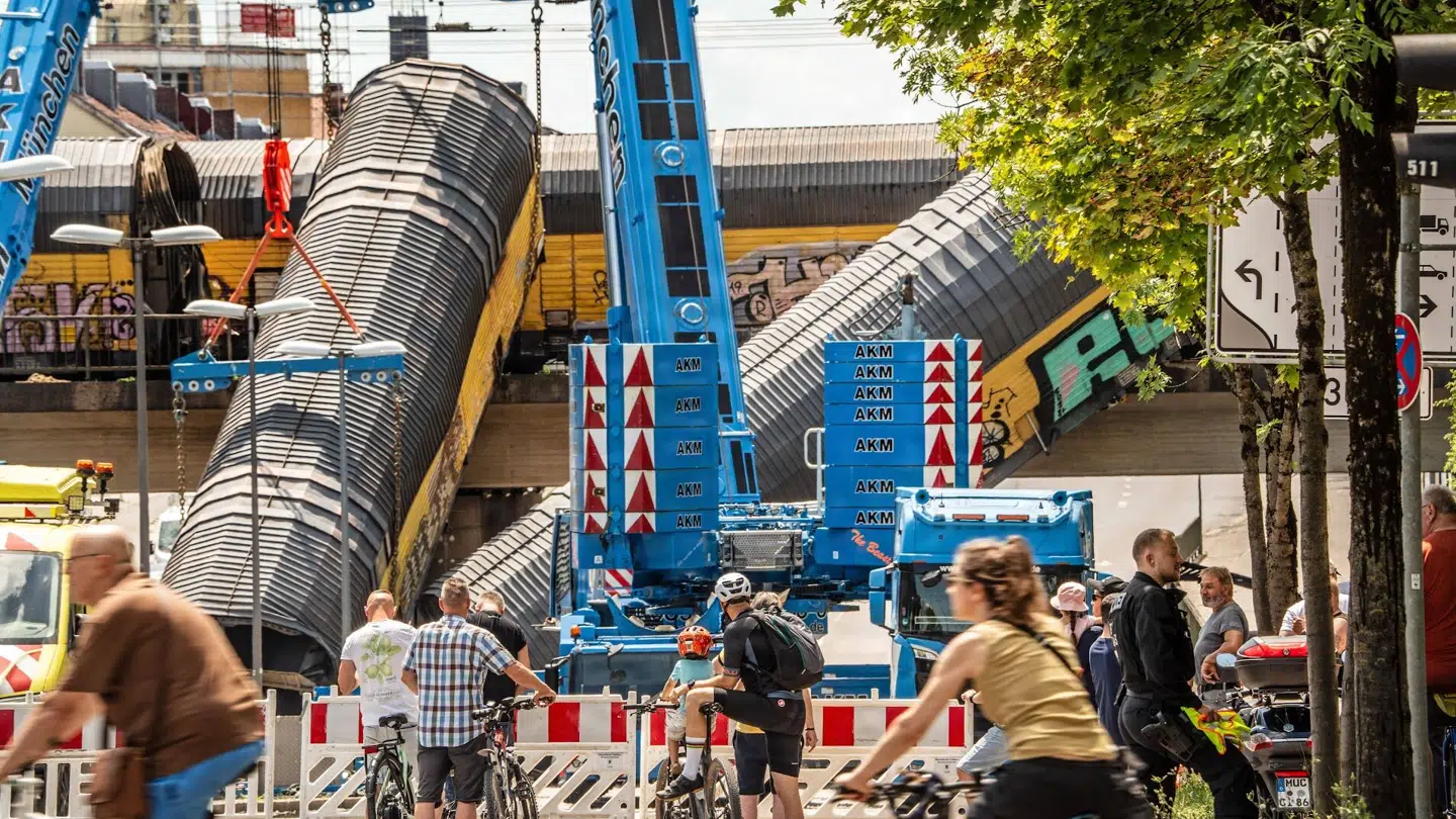 Lørdag har redningsarbejdet været i gang i München efter en alvorlig godstogulykke.