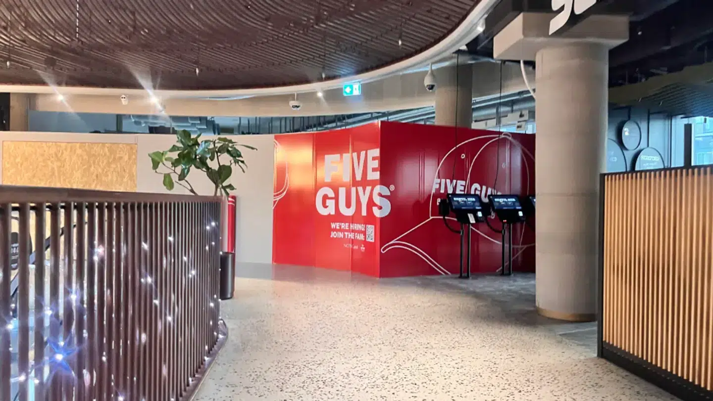 På billeder fra Fisketorvet i efteråret, kunne man spotte en facade med Five Guys. Det bliver dog ikke den eneste der åbner i Danmark.