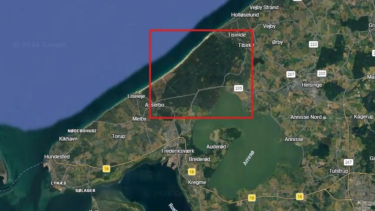 Der er opstået en ildebrand i Tisvilde Hegn. Politiet oplyser ikke, hvor stort et areal der brænder.