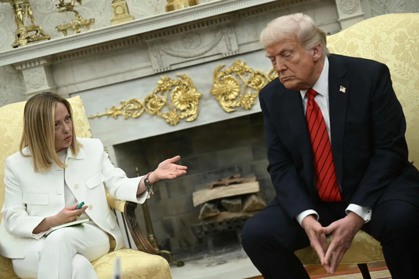 USA's præsident, Donald Trump, havde Giorgia Meloni på besøg i Det Hvide Hus i april 2025. Hun blev anset for at være EU-landenes "Trump-hvisker" og det bedste bud på en, der kunne formidle EU's holdninger til ham. Men han har set sig sur på Meloni, angiveligt fordi Italien ikke vil lade USA bruge baser i Italien under krigen mod Iran. (Arkivfoto)