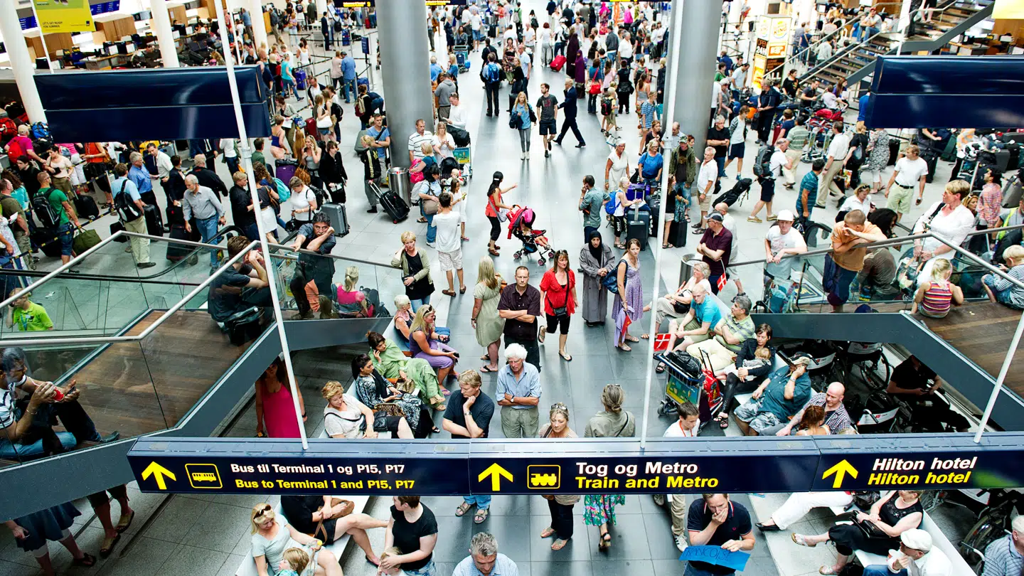 Rejsende i Københavns Lufthavn er indtil videre ikke ramt af de ventetider, som Heathrow advarer om.