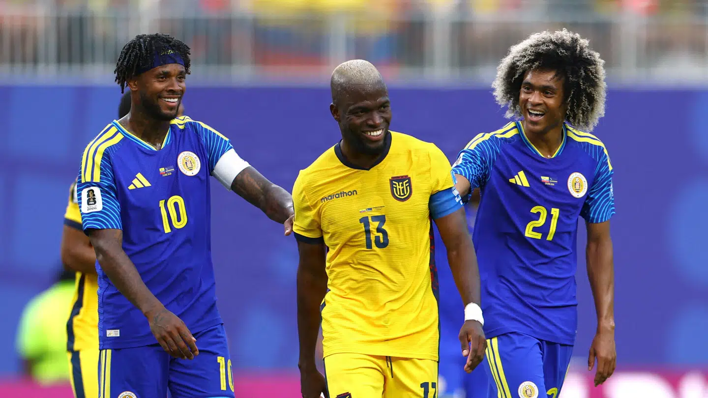 Enner Valencia - i midten - spiller i afmagt.