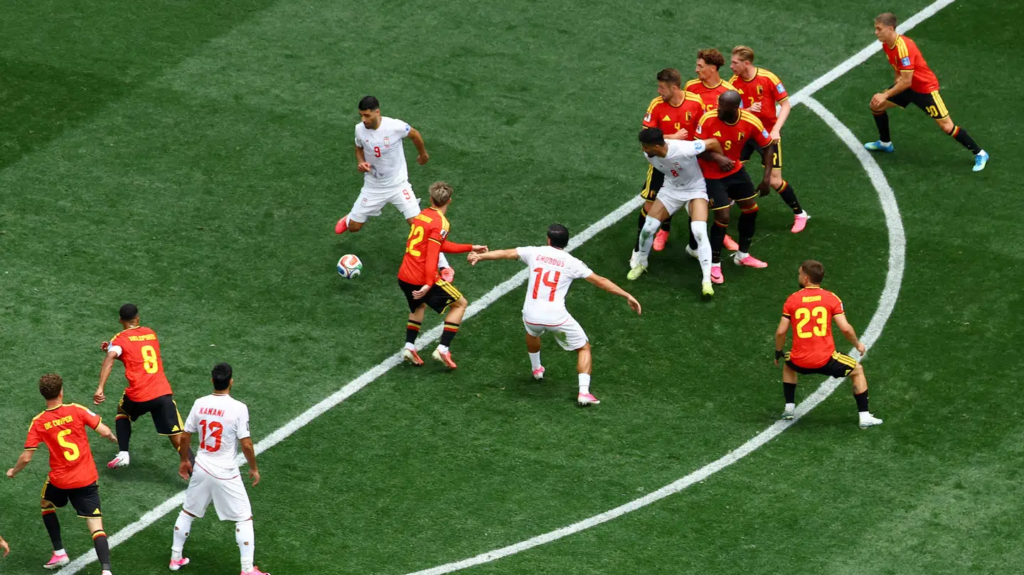 Pludselig stod han helt fri - men var offside.