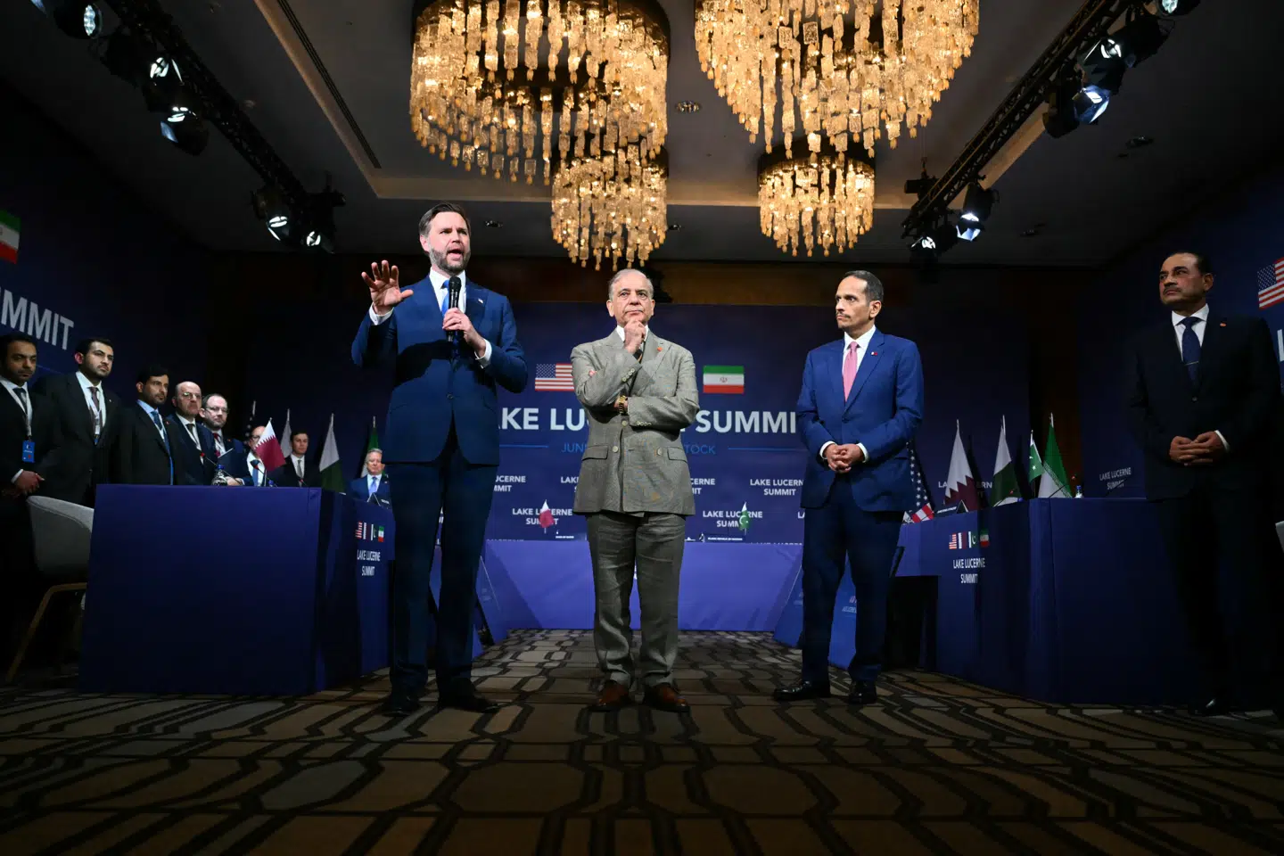 Den amerikanske vicepræsident, J.D. Vance, deltog i forhandlingerne mellem USA og Iran søndag i Schweiz.