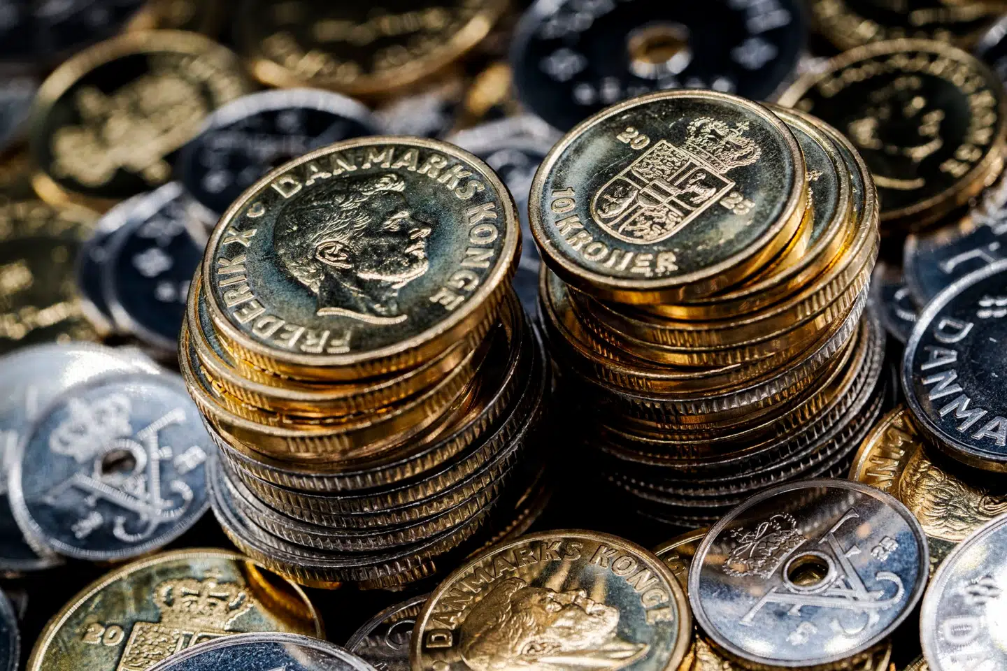 Bankerne opkræver fejlagtigt for høje gebyrer og må senere betale dem tilbage til kunderne.