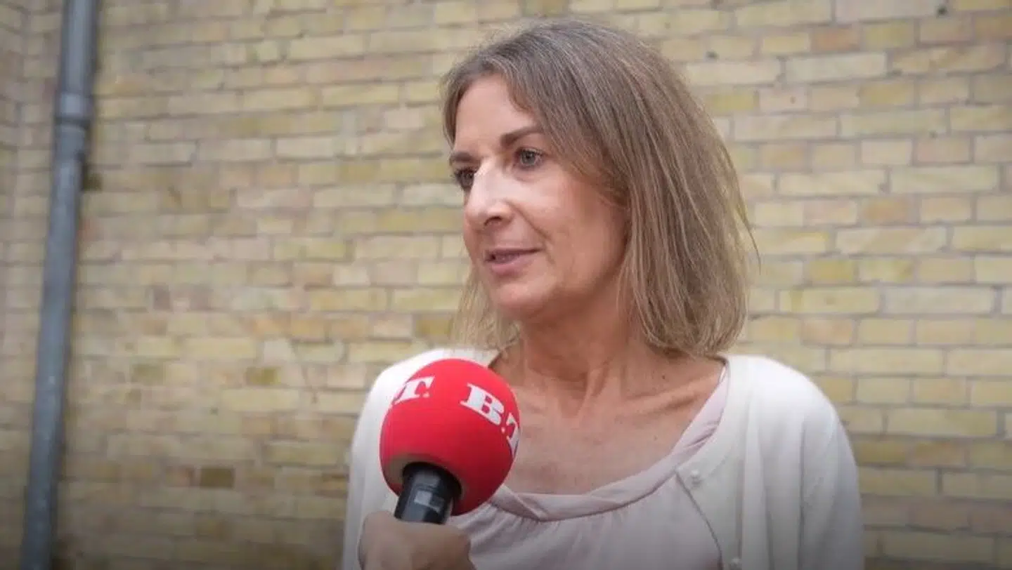 Mette Grith Stage peger på, at et eventuelt racistisk motiv vil kunne være en skærpende omstændighed i sagen. Sagen har vakt stor opsigt, efter en video viste en betjent sparke en mand under en anholdelse i weekenden.