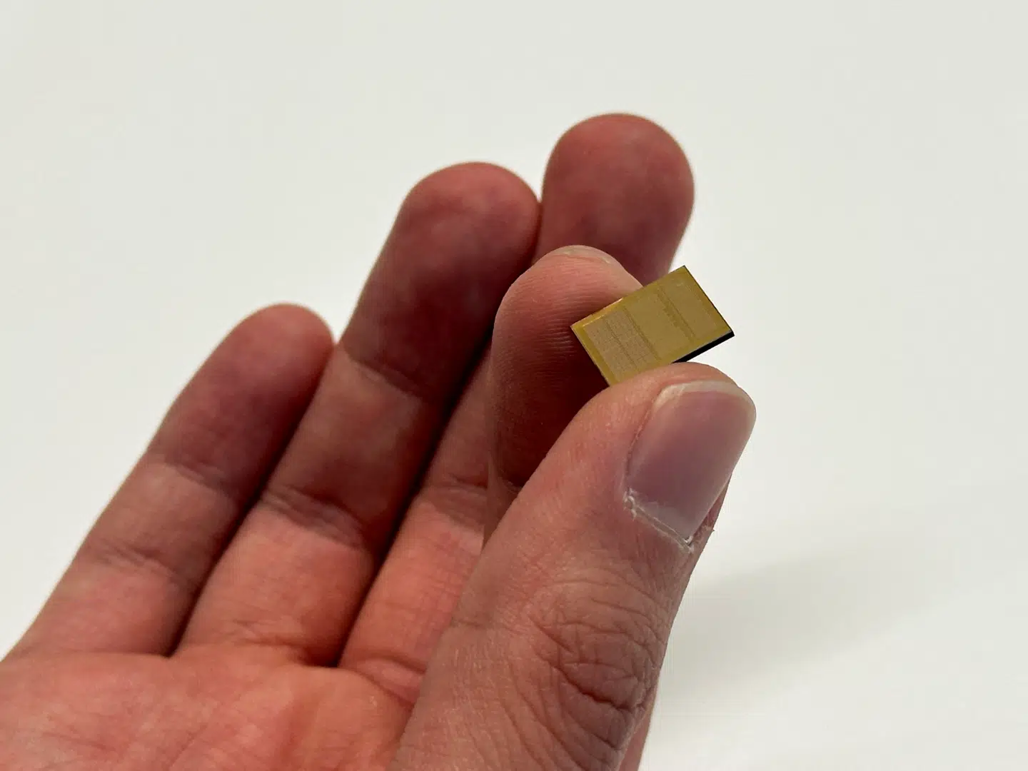 De er bittesmå, men de har enorme hestekræfter. Hukommelseschip med høj båndbredde (HBM) har gjort sydkoreansk chipproducent mere værd end elektronikgiganten Samsung, der også selv producerer sådanne chip.