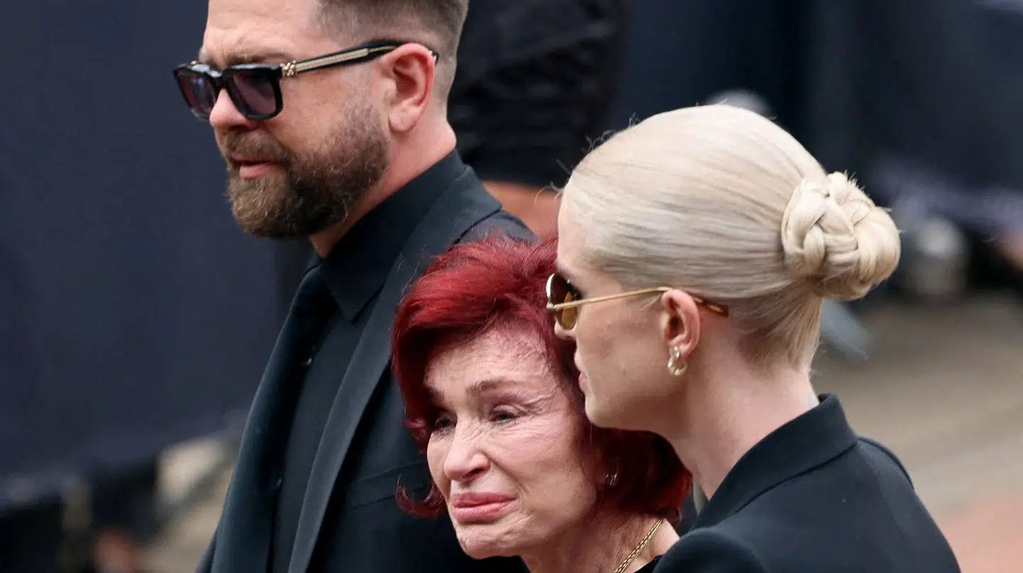 Sharon Osbourne, Kelly Osbourne and Jack Osbourne under Ozzy Osbournes begravelse.