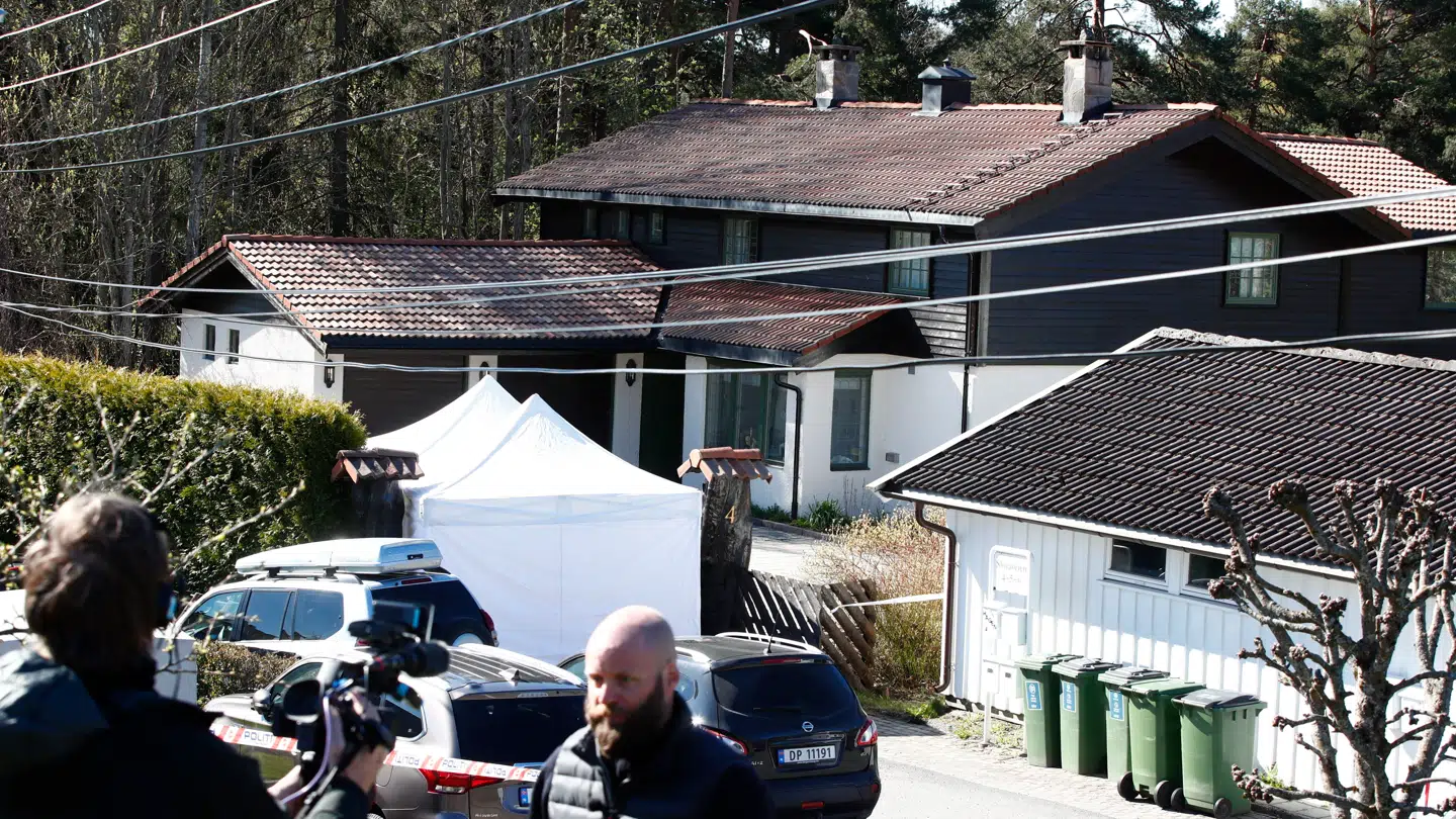Ifølge Dagbladet er manden primært interessant, fordi han angiveligt opholdt sig i området ved gerningstidspunktet. Han er godt kendt af norsk politi og dømt for grov kriminalitet en række gange. Politiet mener dog ikke, at det skulle være ham, der har udført selve drabet.