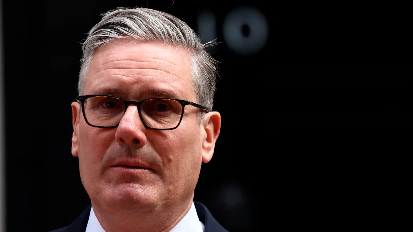 Keir Starmer fortalte mandag formiddag, at han trækker sig som leder af Labour.