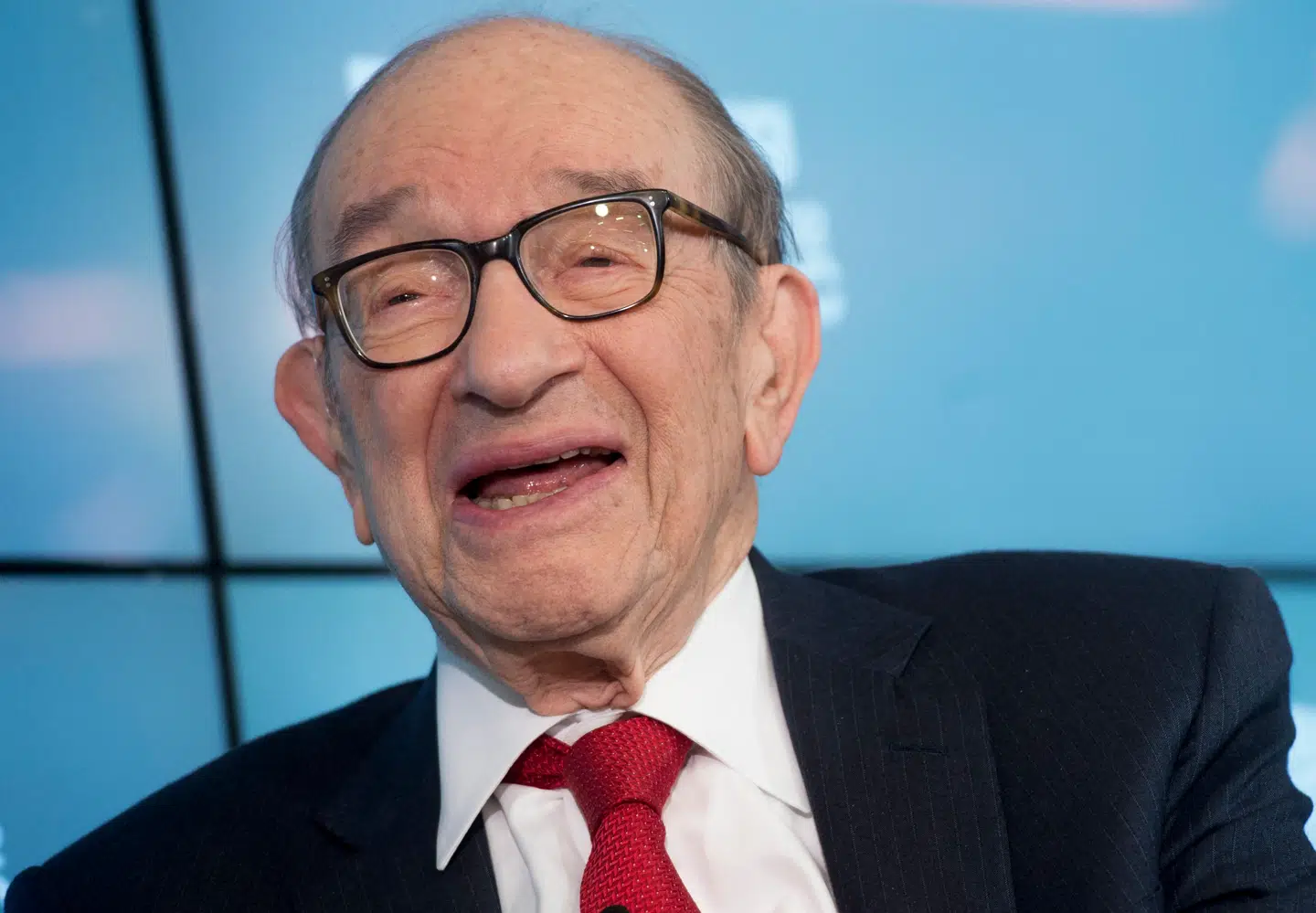 Den tidligere, amerikanske nationalbankdirektør, Alan Greenspan, er død, 100 år gammel.