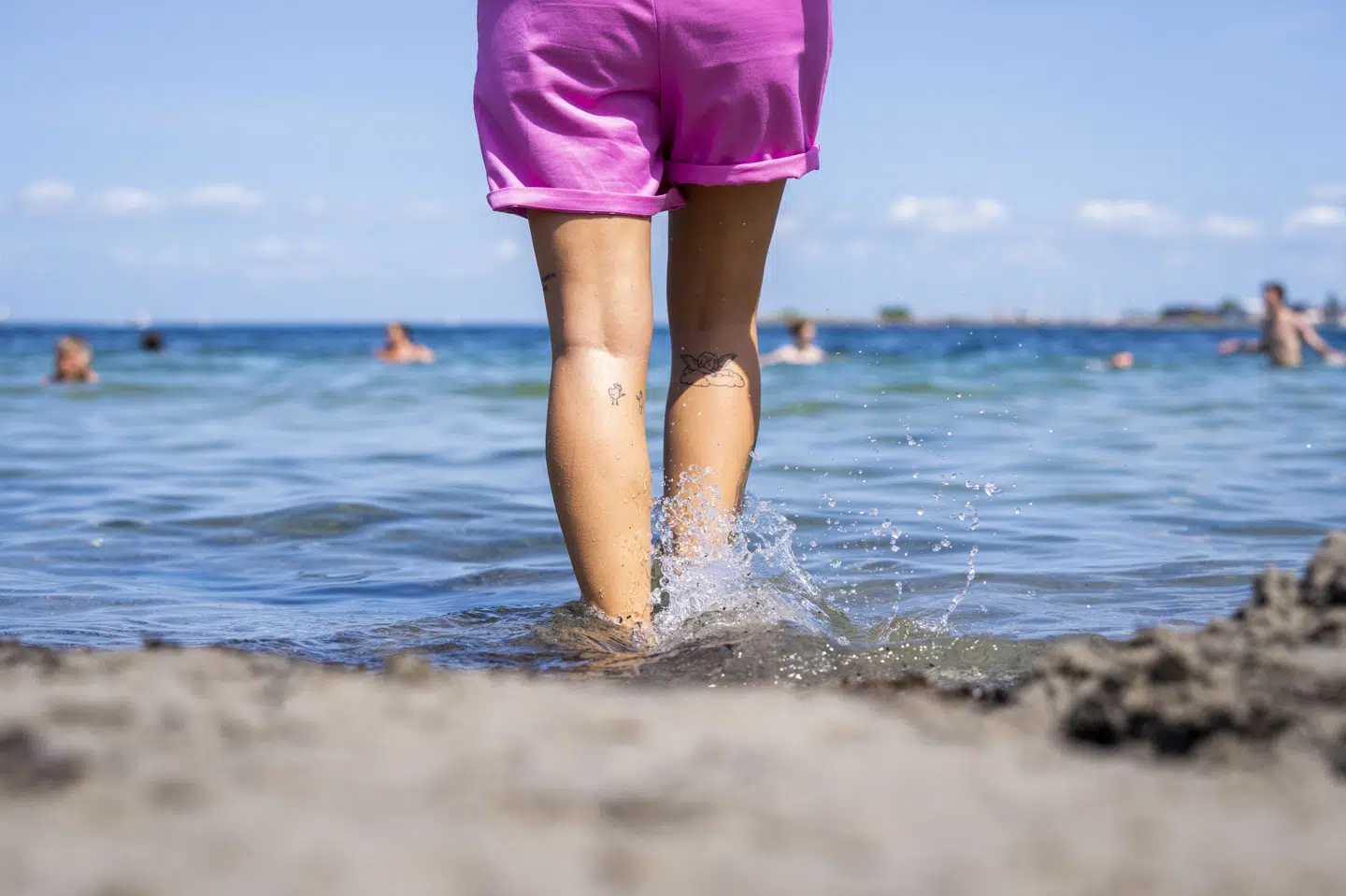 Det varme vejr trækker badegæster til stranden, her ved Svanemøllen i København, torsdag den 22. juni 2023.