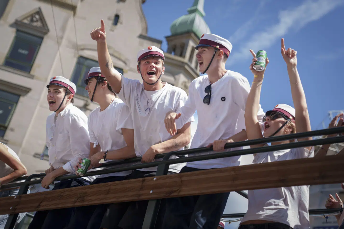 Pas på hovedet, når du fejrer huen, lyder budskabet fra politiet til de nyudsprungne studenter. (Arkivfoto).