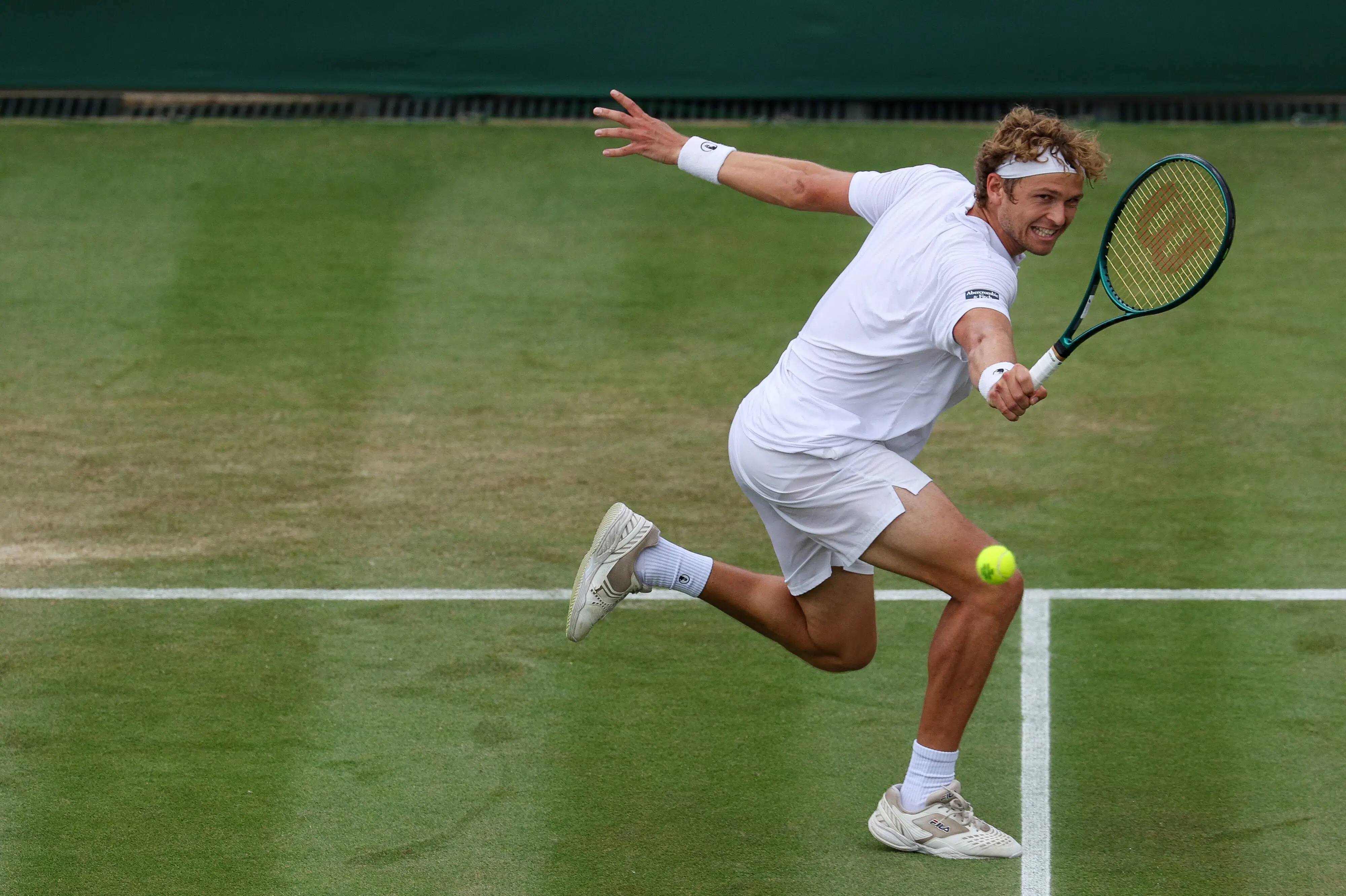 Holmgren kan nå nyt Wimbledon-eventyr trods mange fejl
