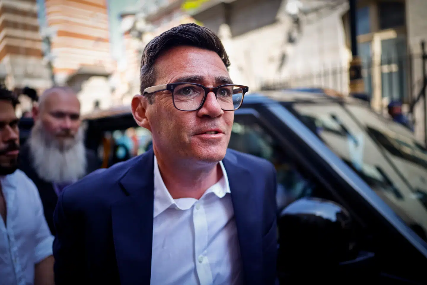 Torsdag eftermiddag blev Andy Burnham taget i ed som nyt medlem af Underhuset for Labour – til lyden af jubelråb fra partiets øvrige medlemmer.