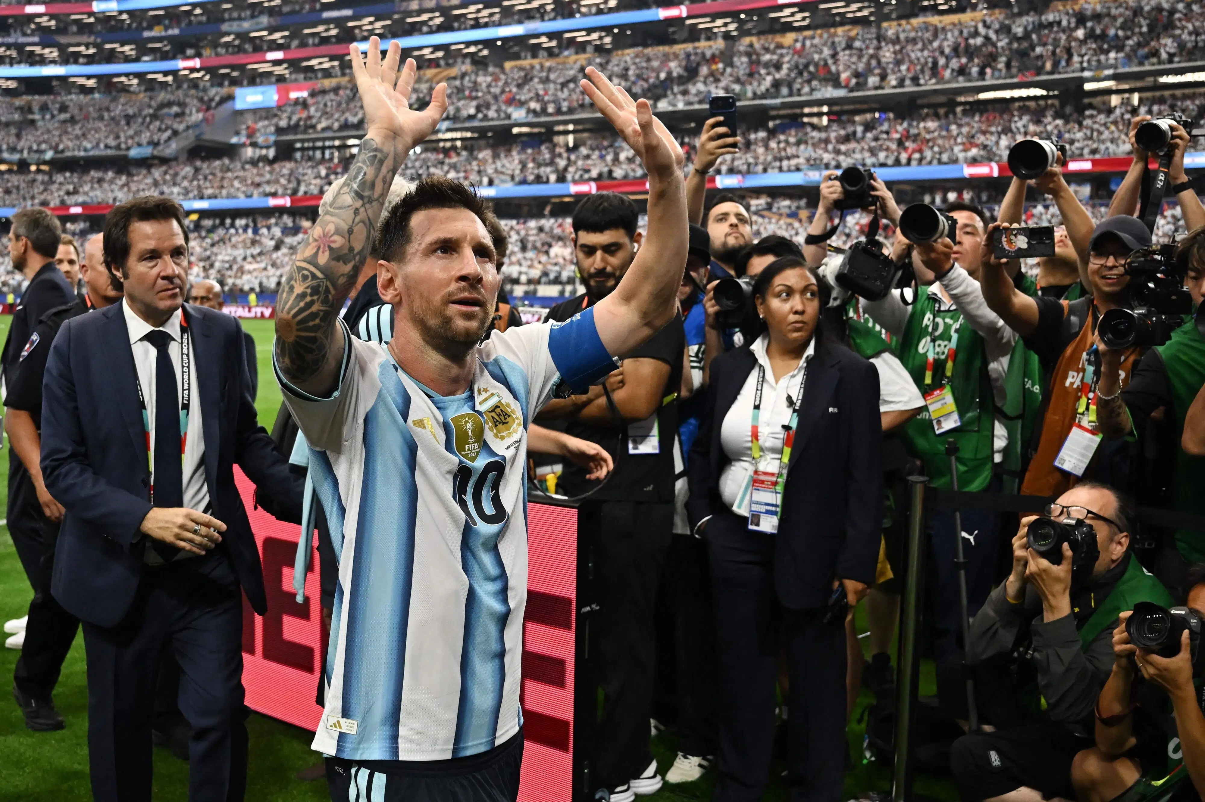 Klose overlader gladeligt rekorden til geniet Messi
