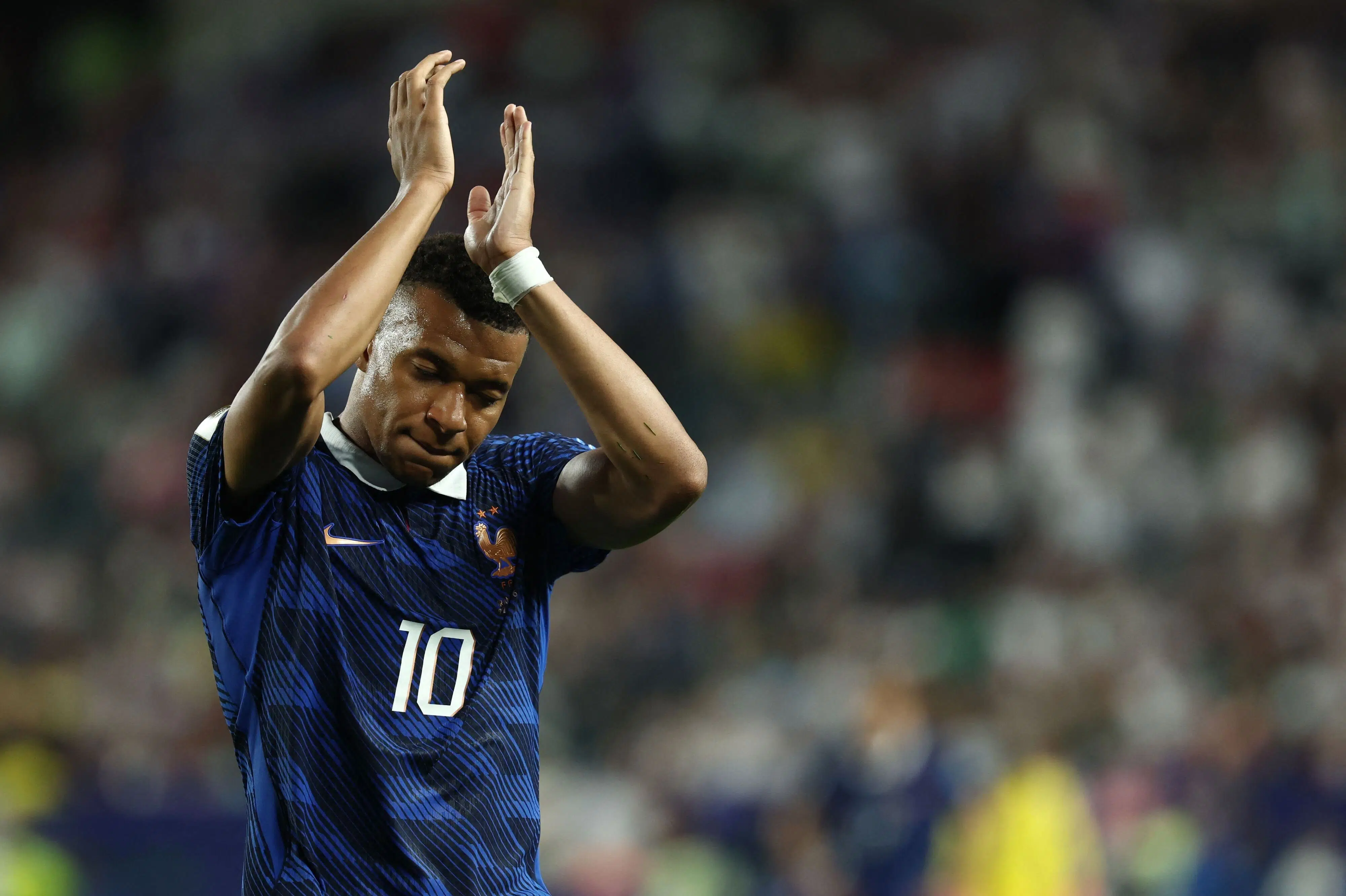 Mbappé fører an i fransk sejr over Irak i afbrudt VM-kamp