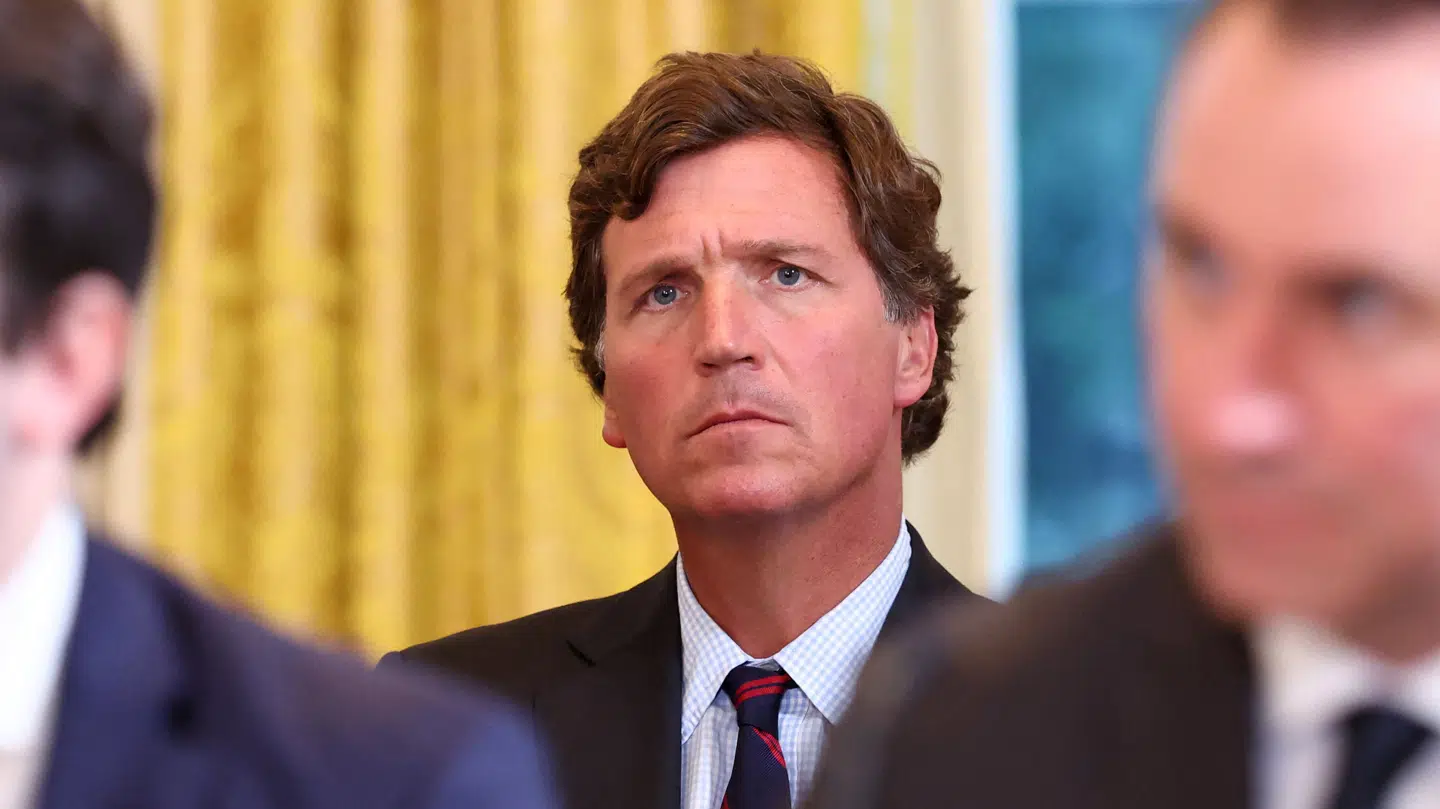 Tucker Carlson har efterhånden skåret alle bånd til den politiske fløj, han tidligere har bakket ubetinget op om.