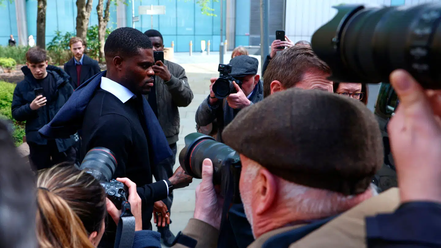 Hvem giver hånd til Thomas Partey?