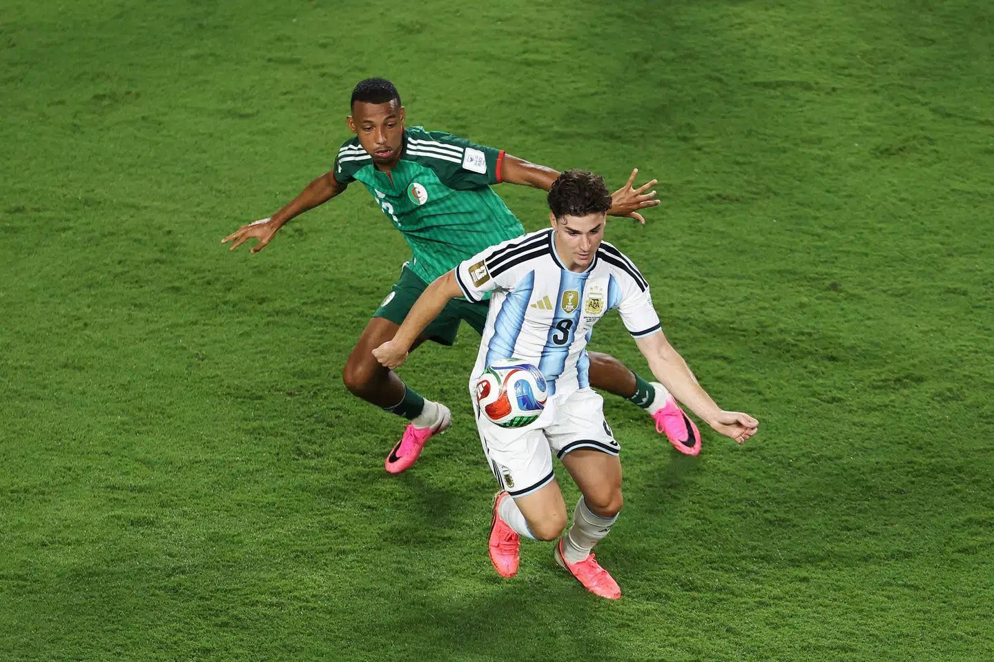 Julian Alvarez har indtil videre ageret indhopper i Argentinas to kampe ved VM, efter at han har været præget af en ankelskade. (Arkivfoto).