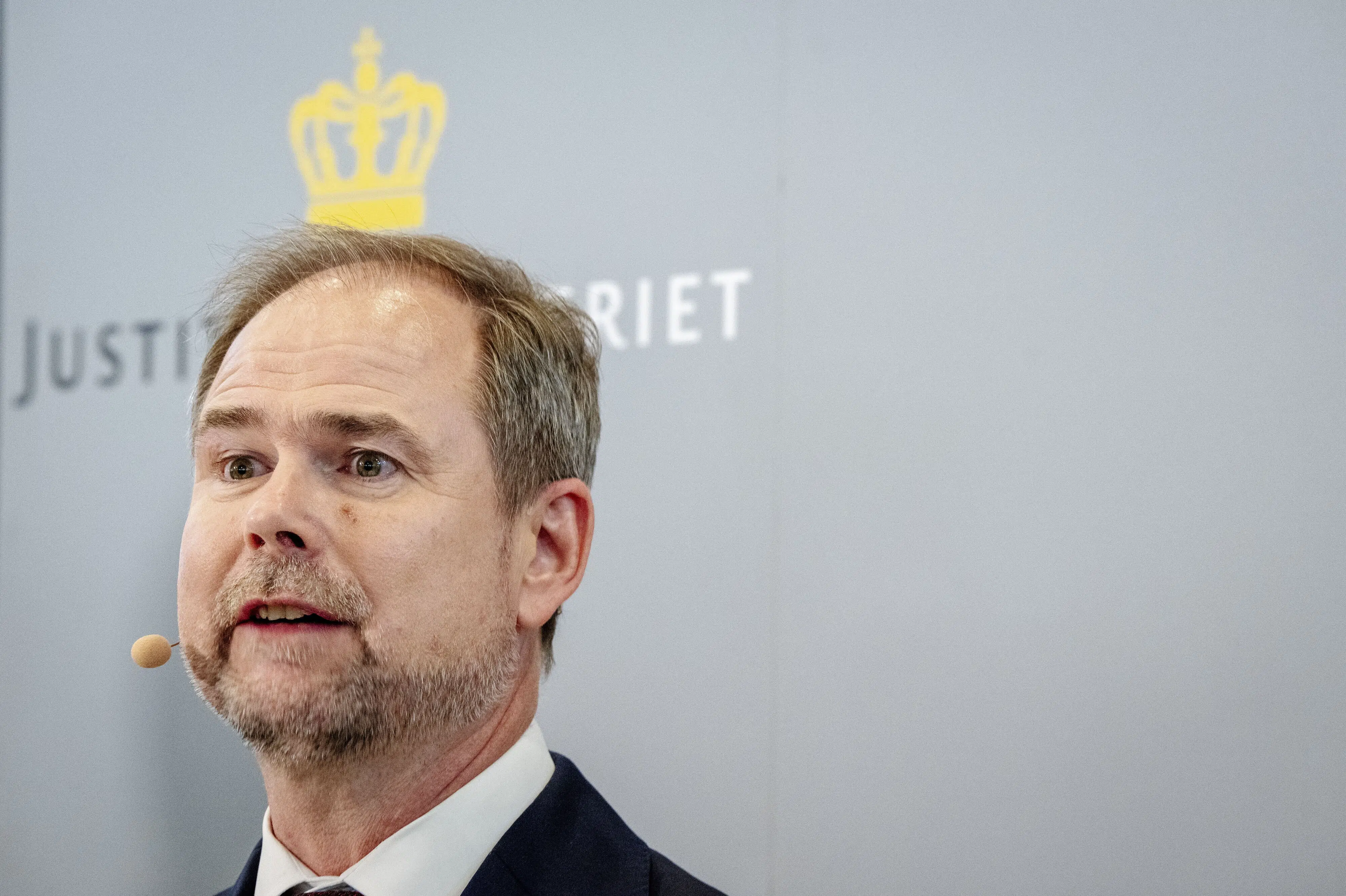 Minister vil baggrundstjekke havneansatte efter sag om rockere