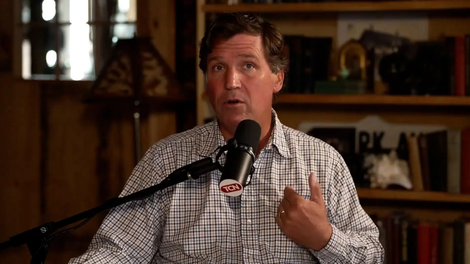 Midt i podcasten detonerede Tucker Carlson pludselig sin bombe: »Jeg er færdig«