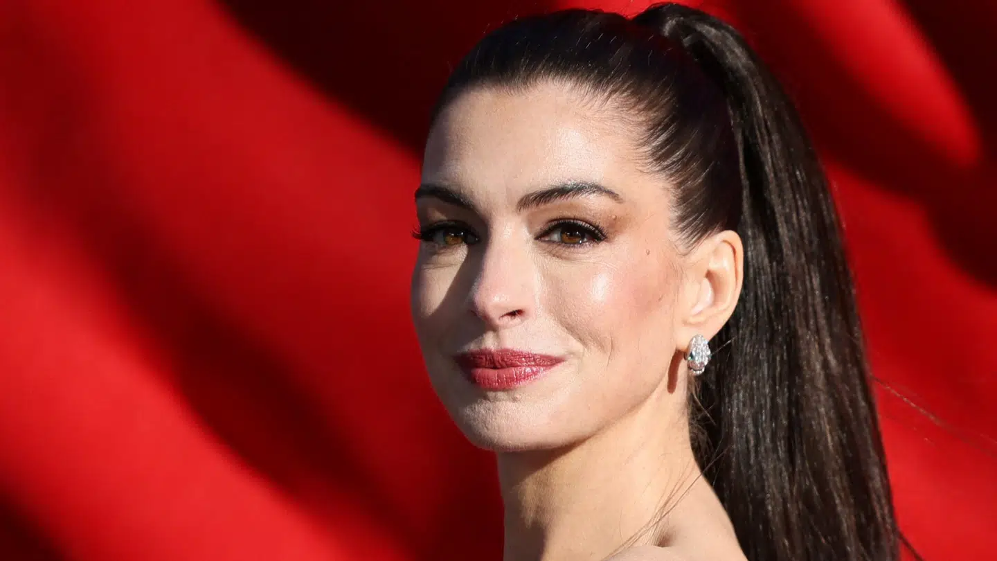 Her ses Anne Hathaway netop i forbindelse med en 'The Devil Wears Prada 2'-gallaremiere, i London.