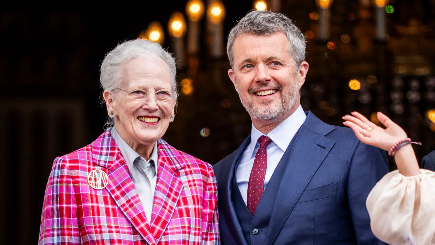 Kong Frederik og dronning Margrethe har fået omkring 300.000 kroner for meget.