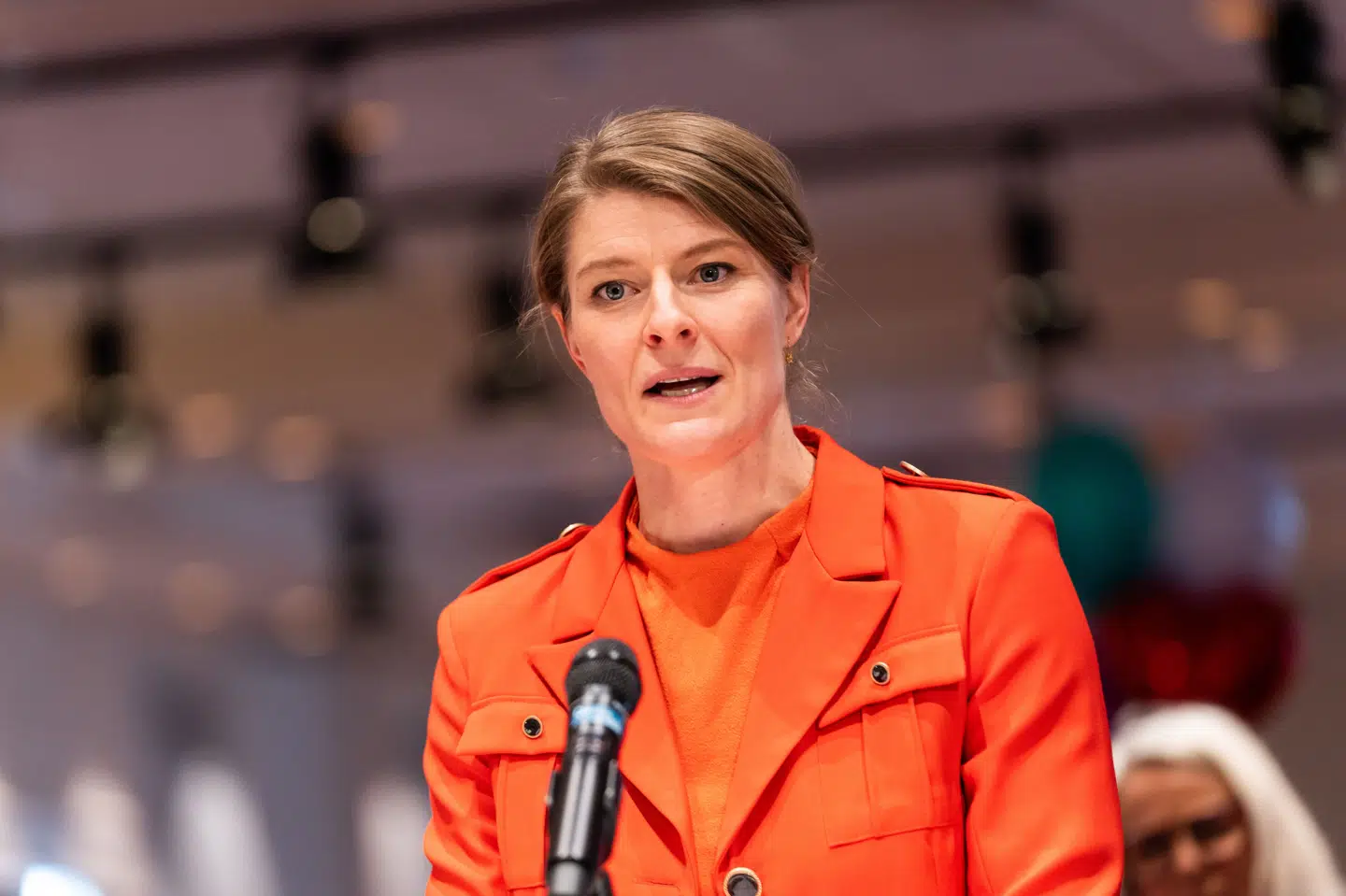 Beskæftigelsesminister Ane Halsboe-Jørgensen (S) siger tirsdag i Folketingssalen, at regeringen kommer til at genindføre store bededag i 2030. (Arkivfoto).
