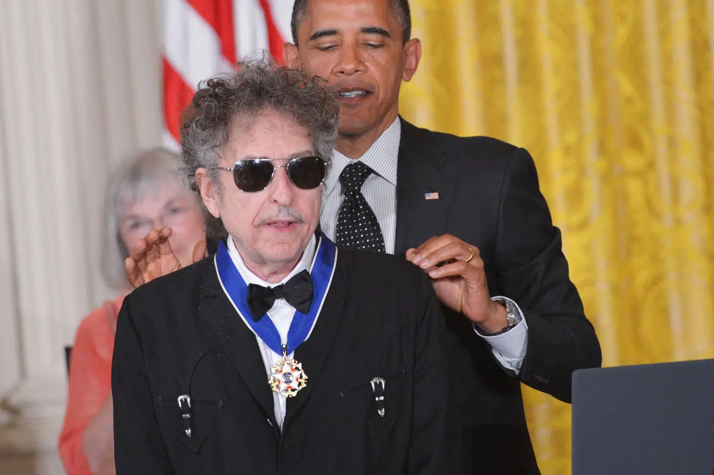 Bob Dylan modtager i 2012 præsidentens frihedsmedalje, som Barack Obama her overrækker ham. Om nogle måneder kommer han igen til Danmark. (Arkivfoto).