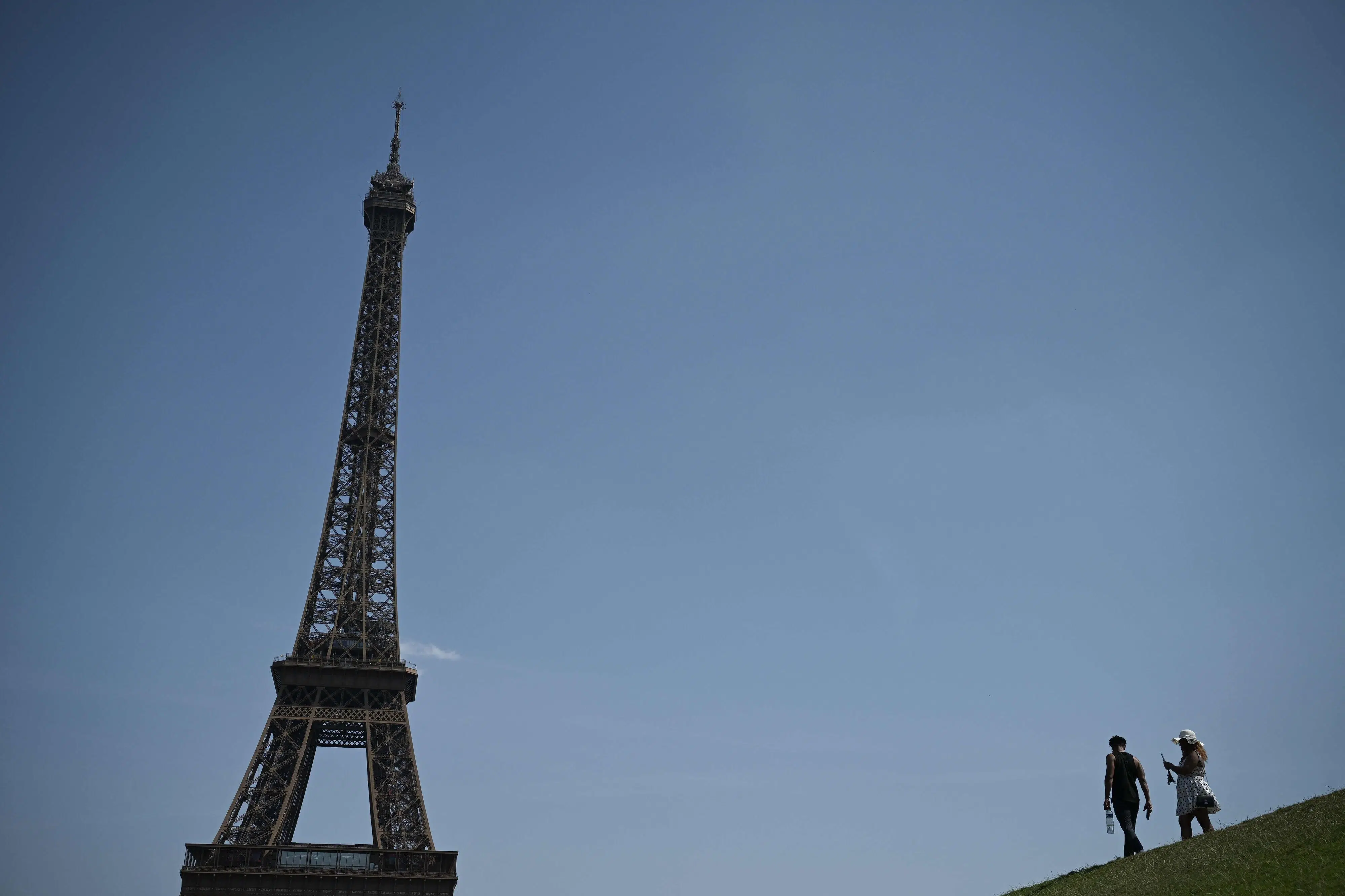 Louvre og Eiffeltårnet lukker tidligt i helt usædvanlig hedebølge