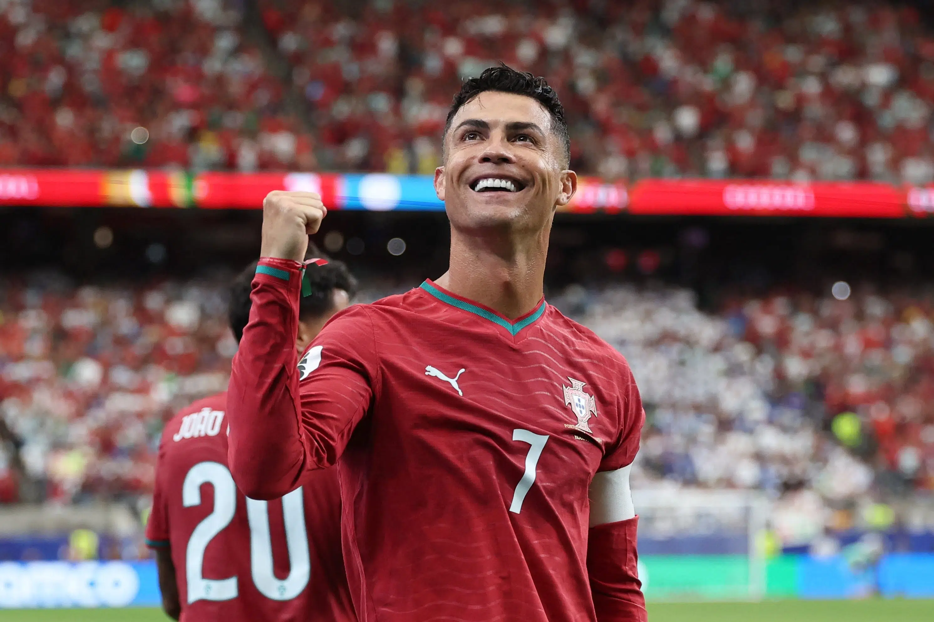 Historiske Ronaldo stempler ind i VM med to mål i storsejr