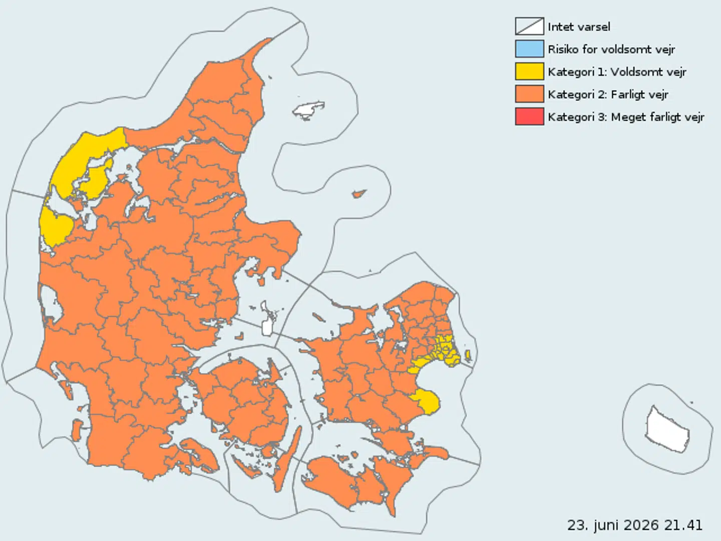 Ifølge forvarslet forventer DMI temperaturer over 30 grader i størstedelen af landet, mens man forventer over 28 grader i dele af det vestlige Jylland, omkring København og i Stevns kommune.