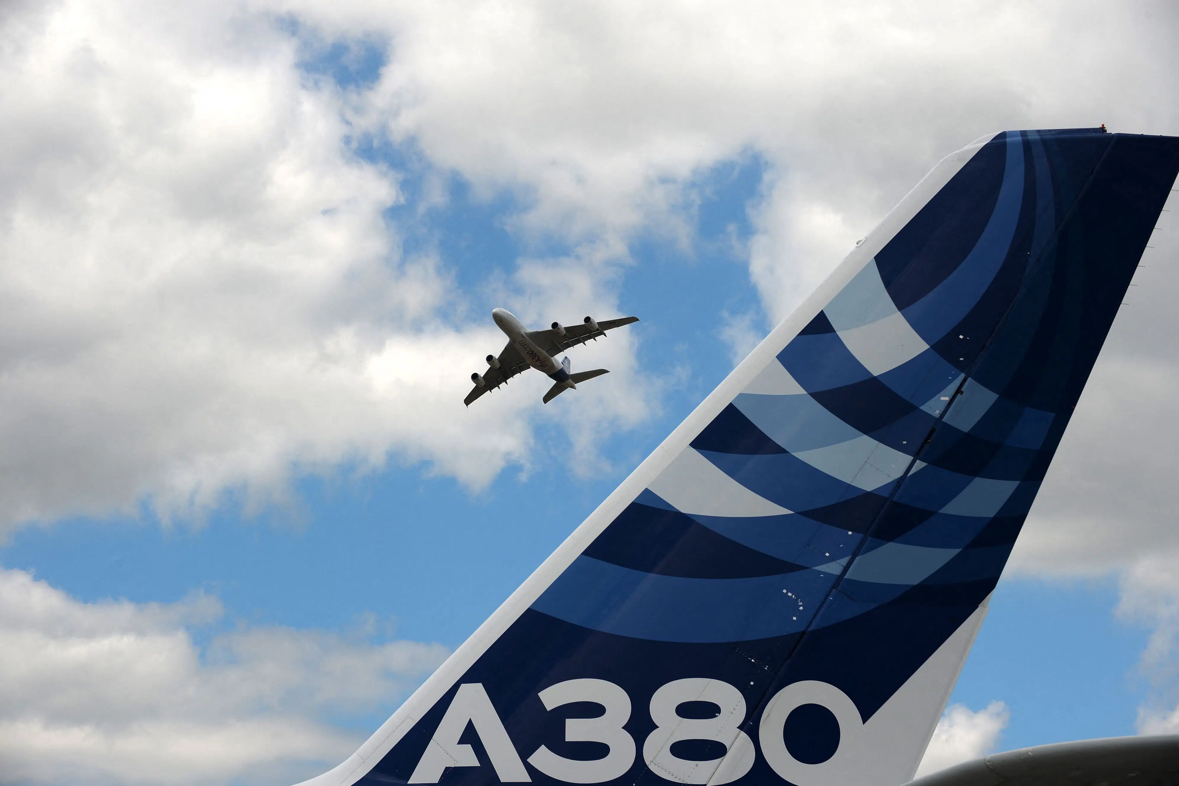 Airbus skal undersøge revner i vingerne på store passagerfly