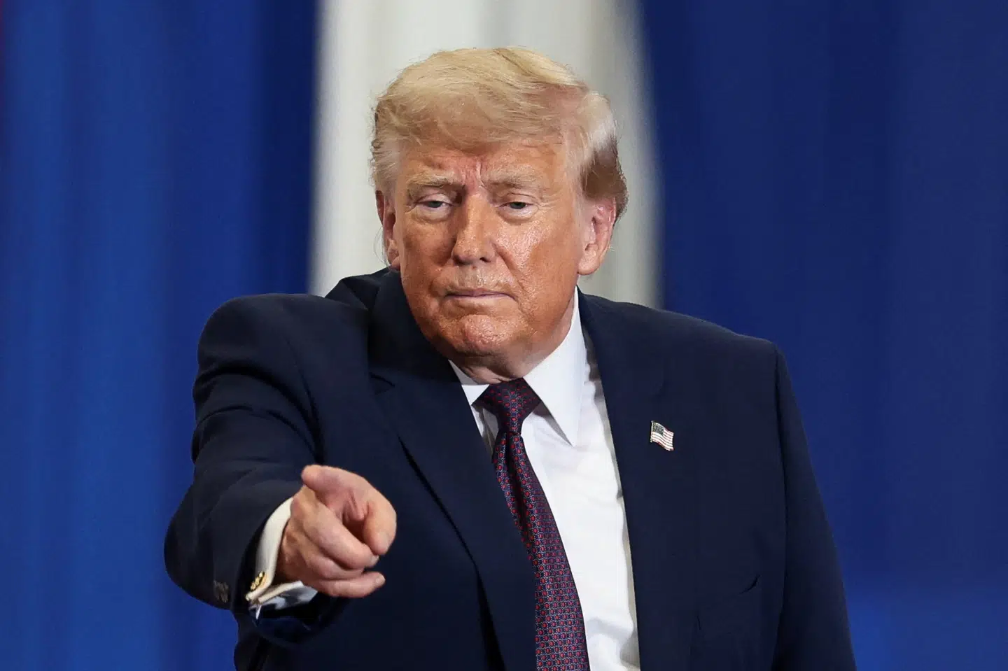 Donald Trump mener, at de amerikanske olieselskaber kræver for mange penge ved tankstationerne. (Arkivfoto).