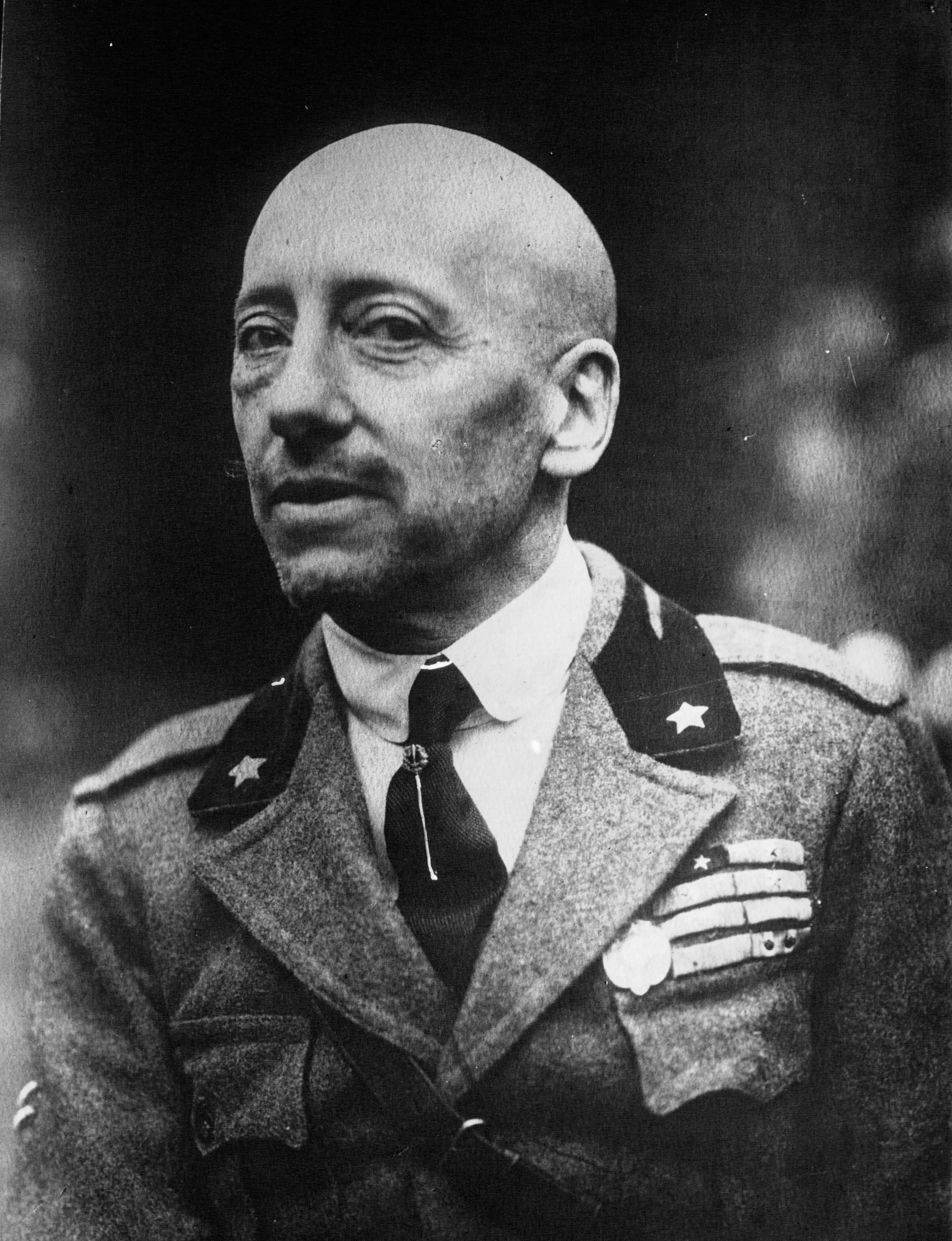 Sex, kokain og italienske fascister: Debutroman svælger i det bizarre