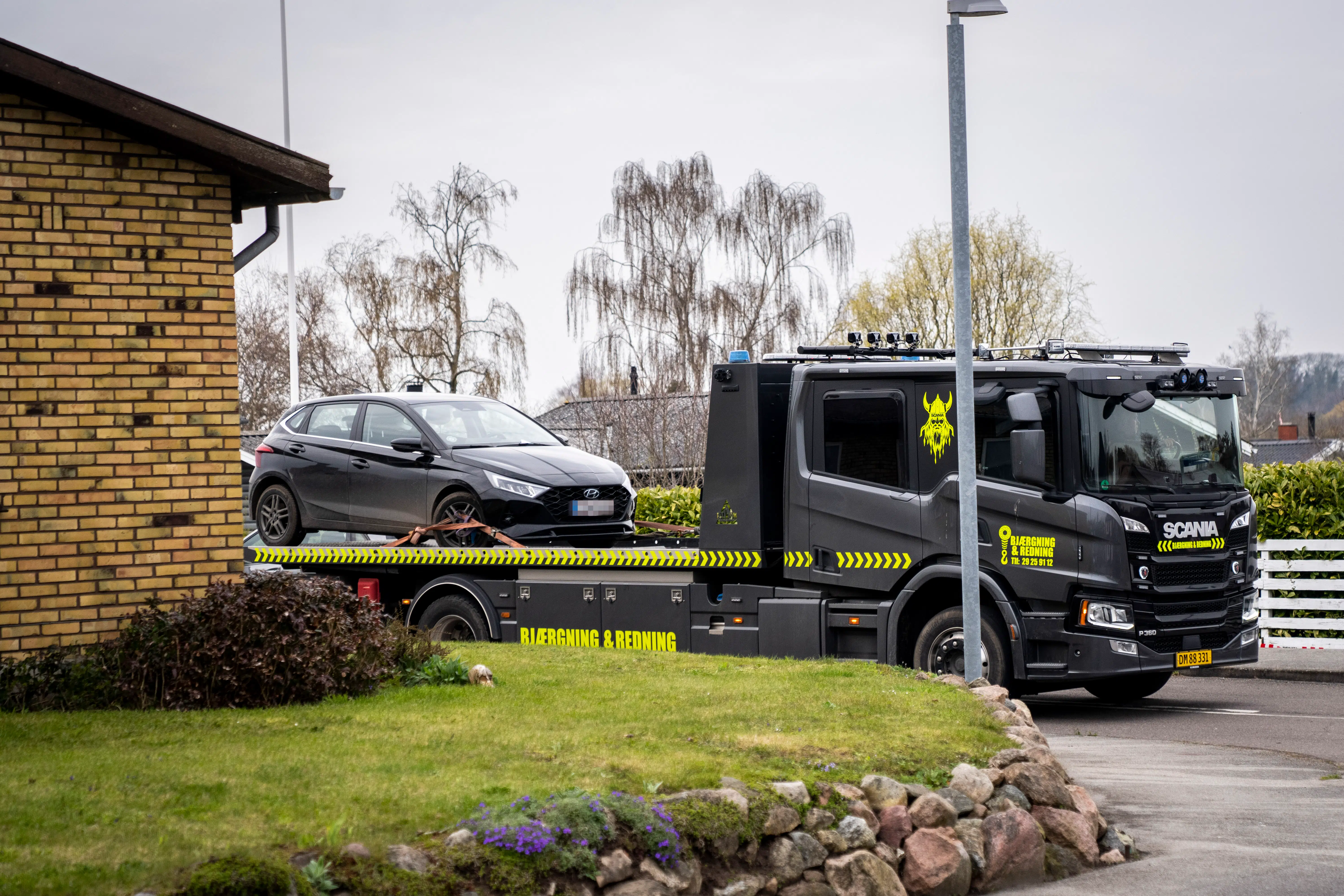 Indenfor begik Korsør-manden overgreb mod 13-årig. Udenfor stod politiet i flere timer. Uden at gøre noget
