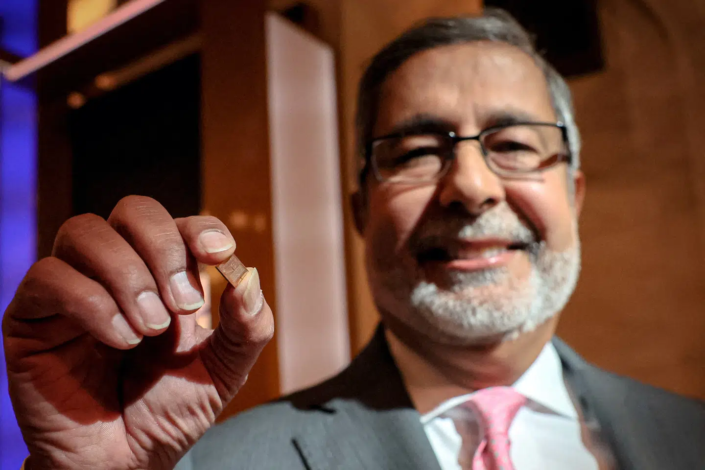 Sanjay Mehrotra er topchef i Micron, der laver hukommelseschips, som har oplevet en glohed efterspørgsel drevet af kunstig intelligens.