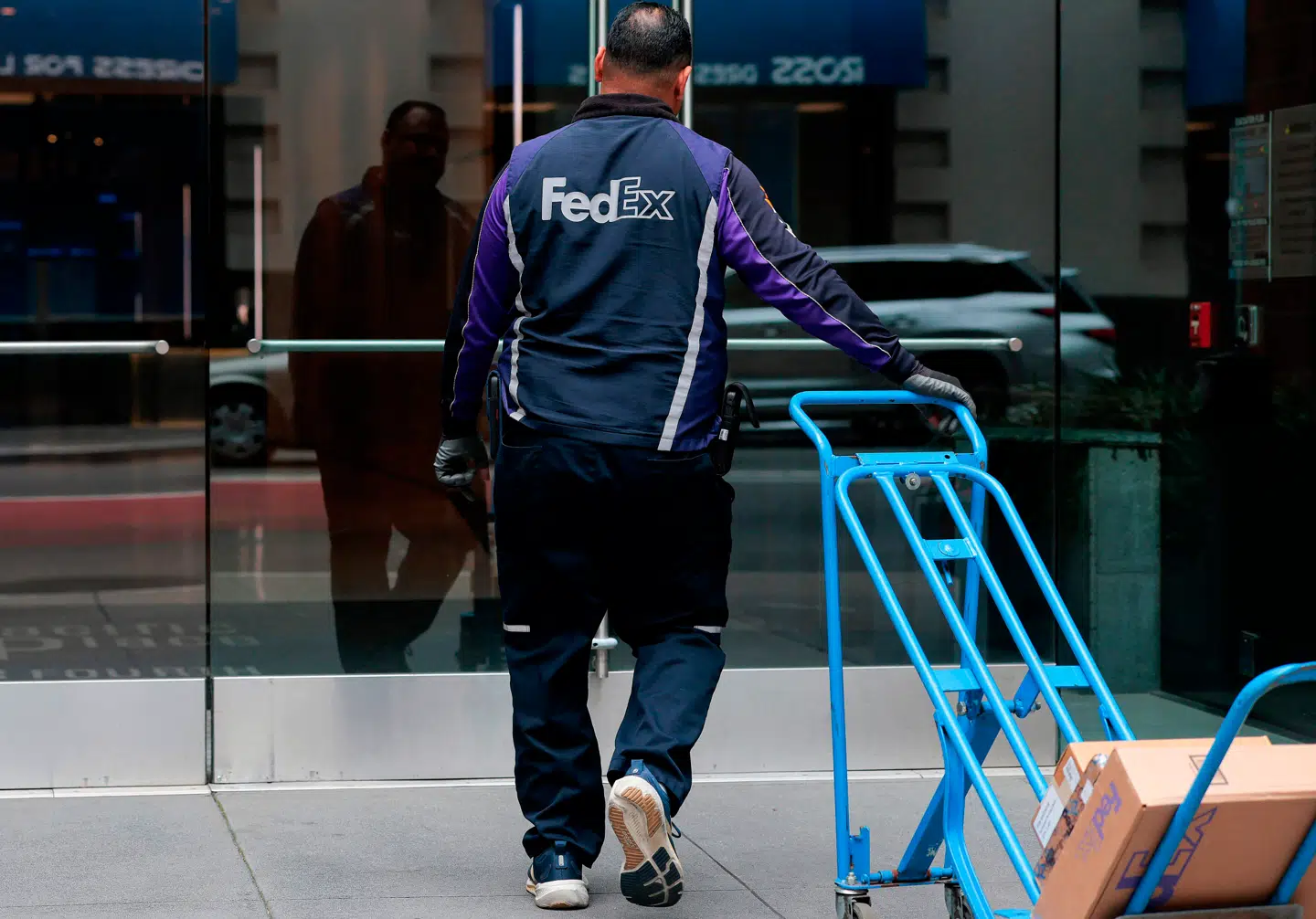 FedEx er et fast syn i det amerikanske gadebillede, hvor selskabet leverer pakker.