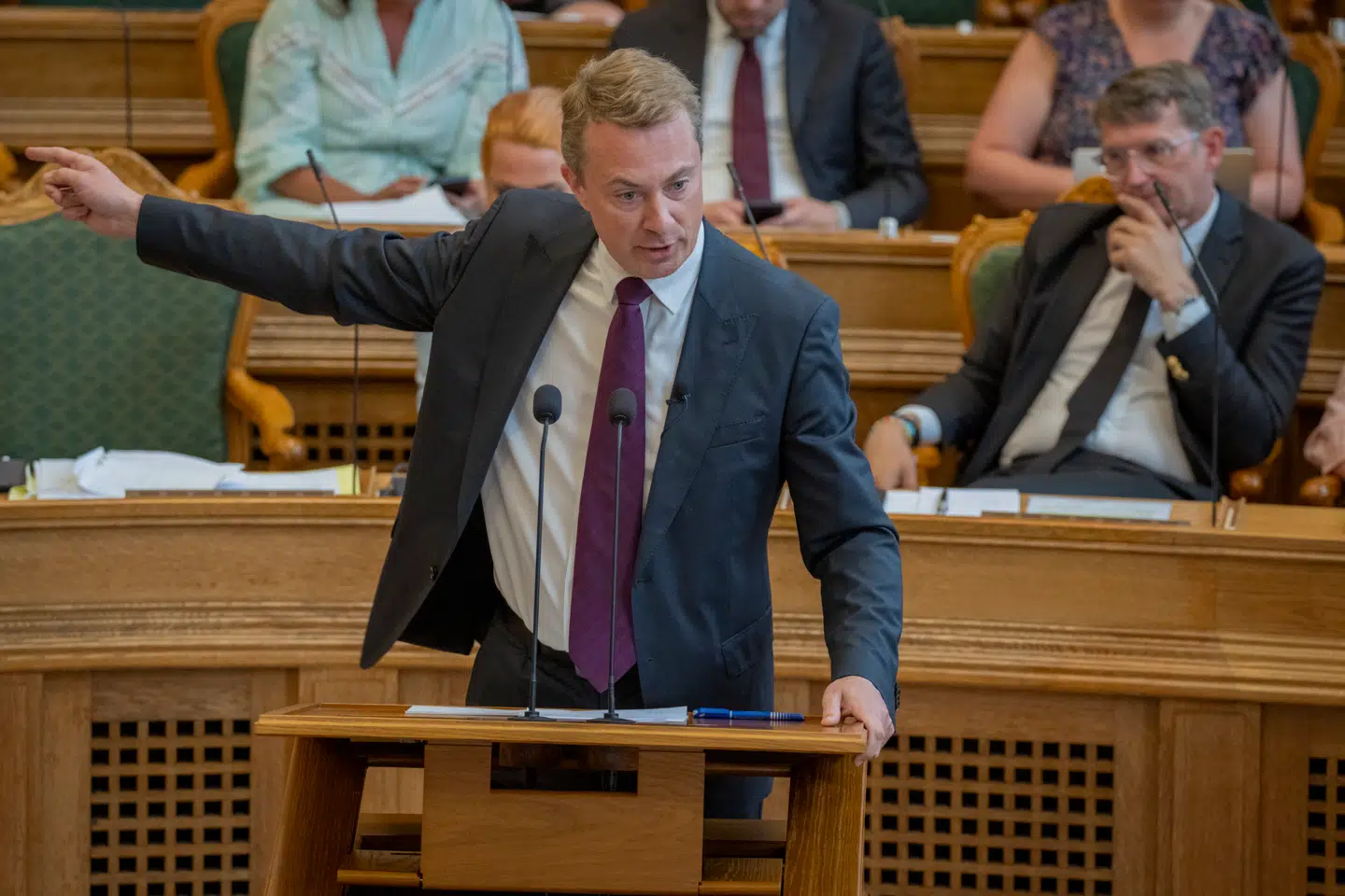 Dansk Folkepartis formand, Morten Messerschmidt, beskyldte under spørgetimen Mette Frederiksen (S) for at begå løftebrud.