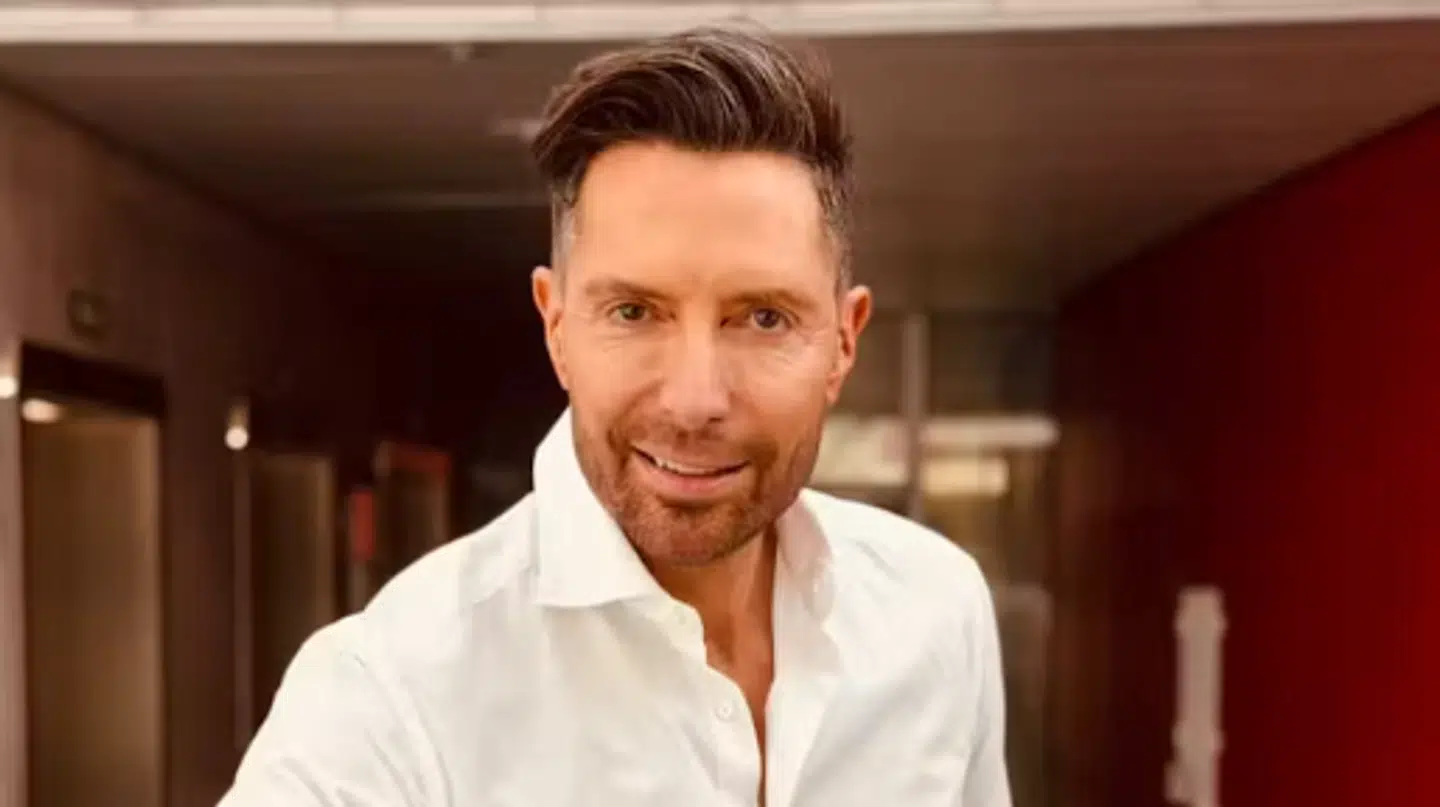 Kåre Quist står klar med kuglepennen.