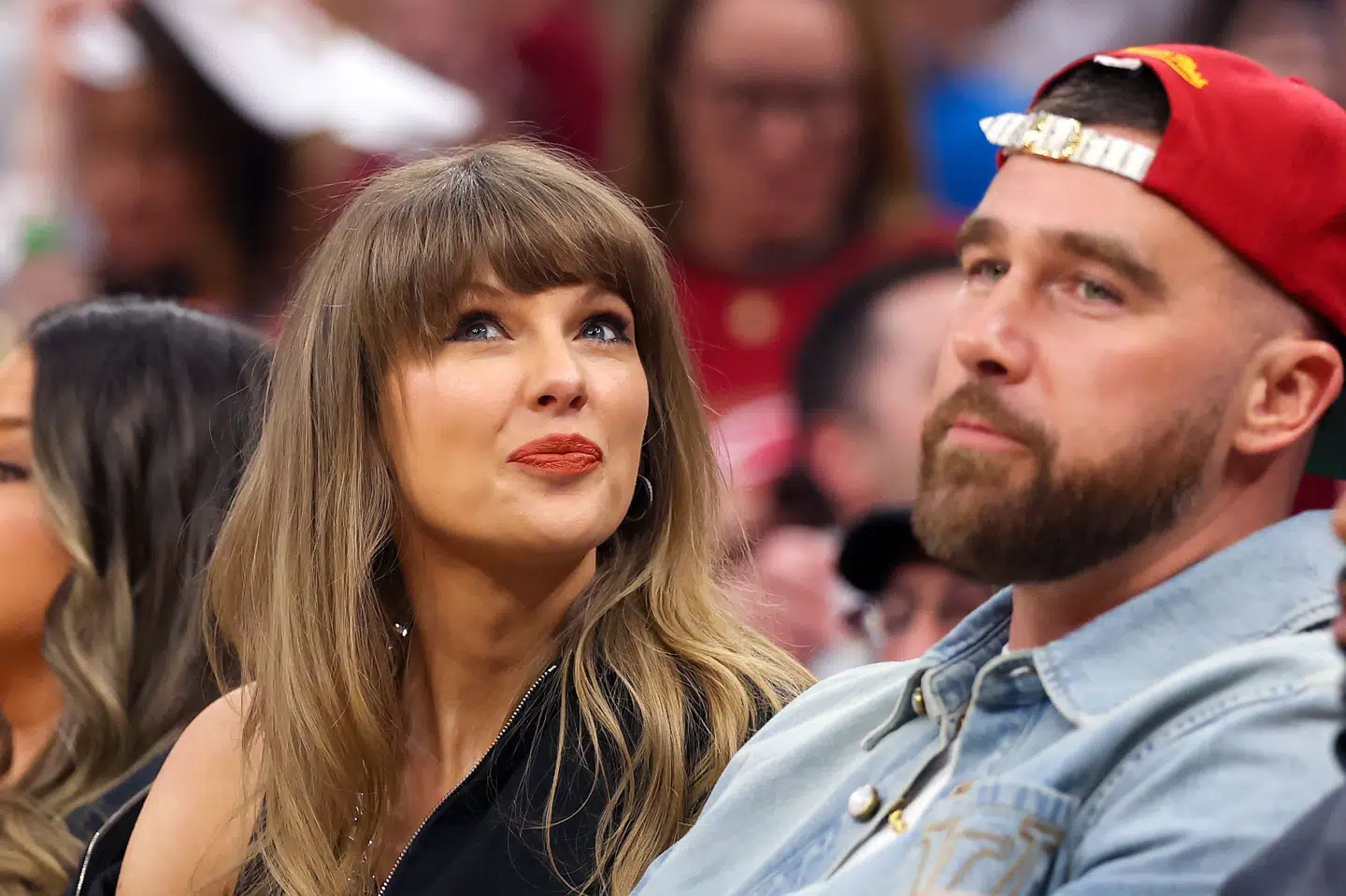 Popstjernen Taylor Swift og NFL-spilleren Travis Kelce blev forlovet i august sidste år. (Arkivfoto).