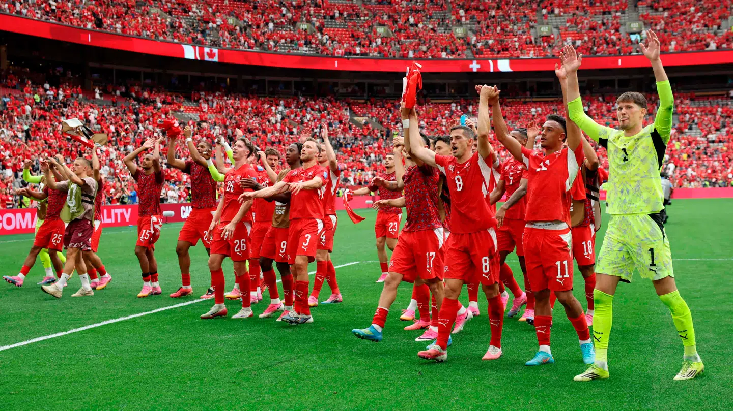 Schweiz tager førstepladsen i gruppe B.