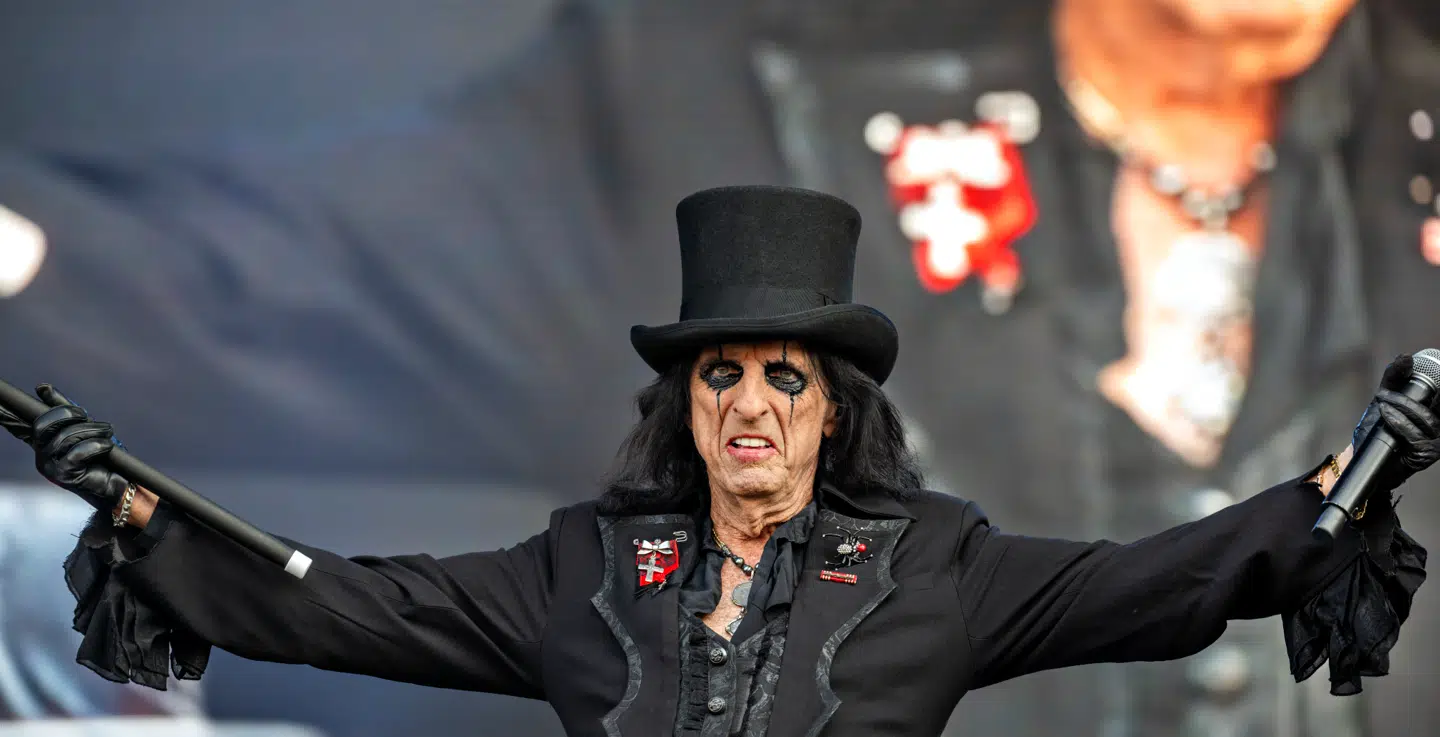 78-årige Alice Cooper, hvis borgerlige navn er Vincent Damon Furnier, gav onsdag aften koncert på Copenhell ude på Refshaleøen.