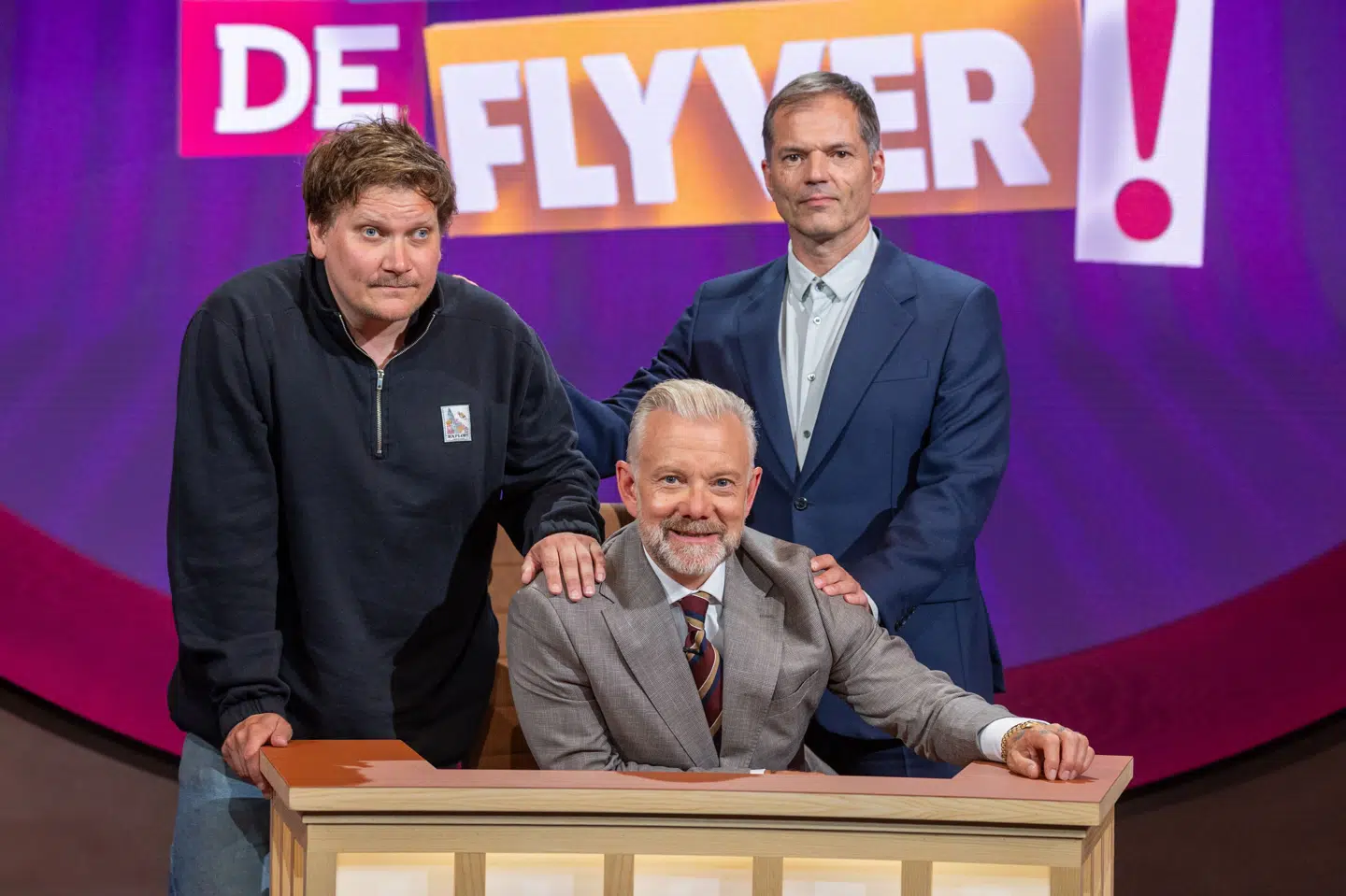Casper Christensen flankeret af sine to holdkaptajner, Heino Hansen og Mikael Bertelsen.