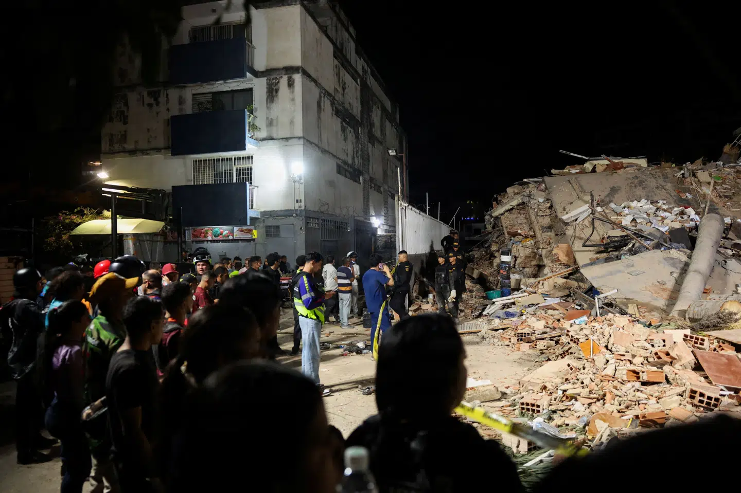 Her ses en sammenstyrtet bygning i Venezuelas hovedstad, Caracas, efter jordskælvene.