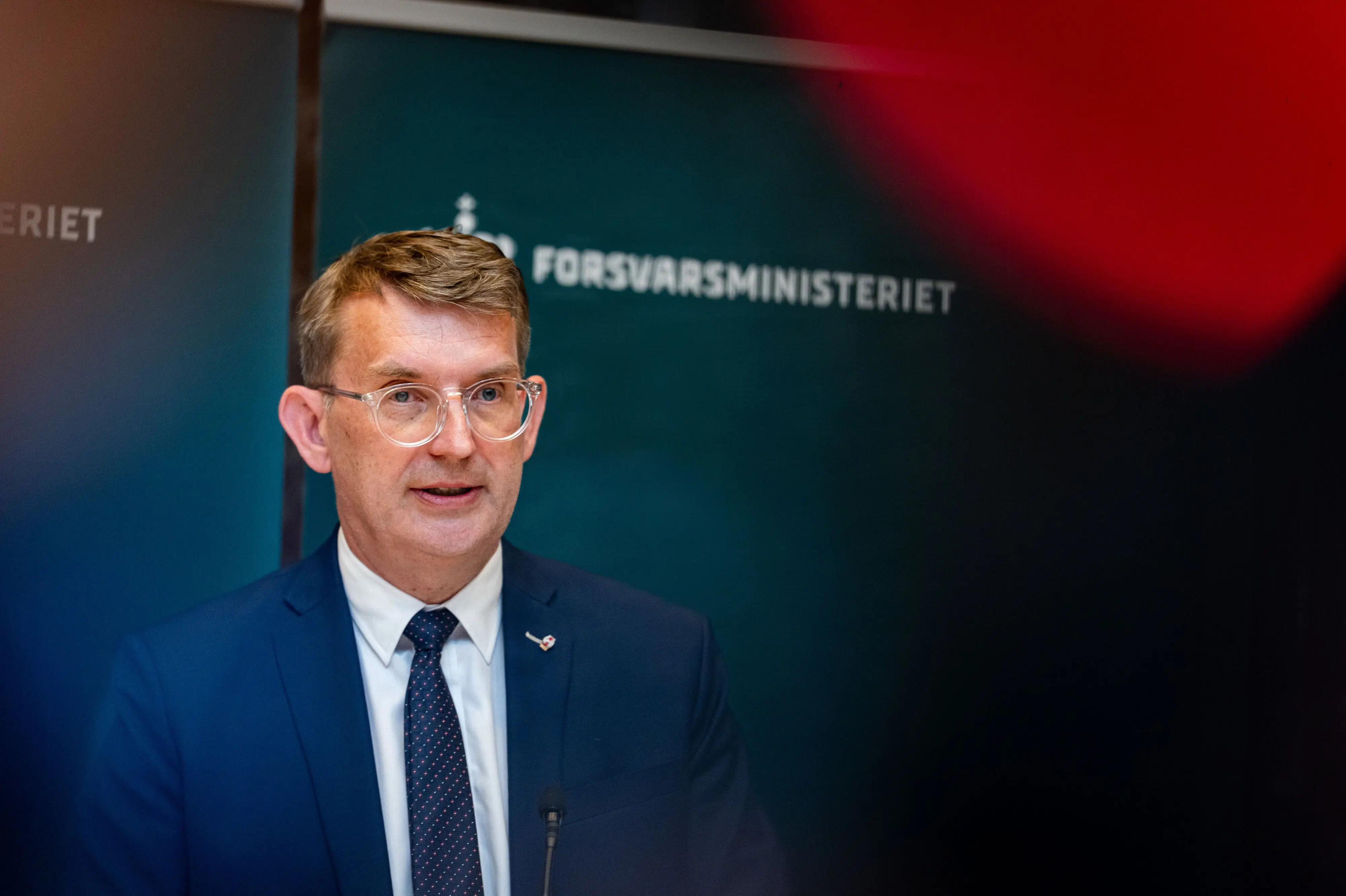 Eks-forsvarsminister advarer mod at bagatellisere sag om droner