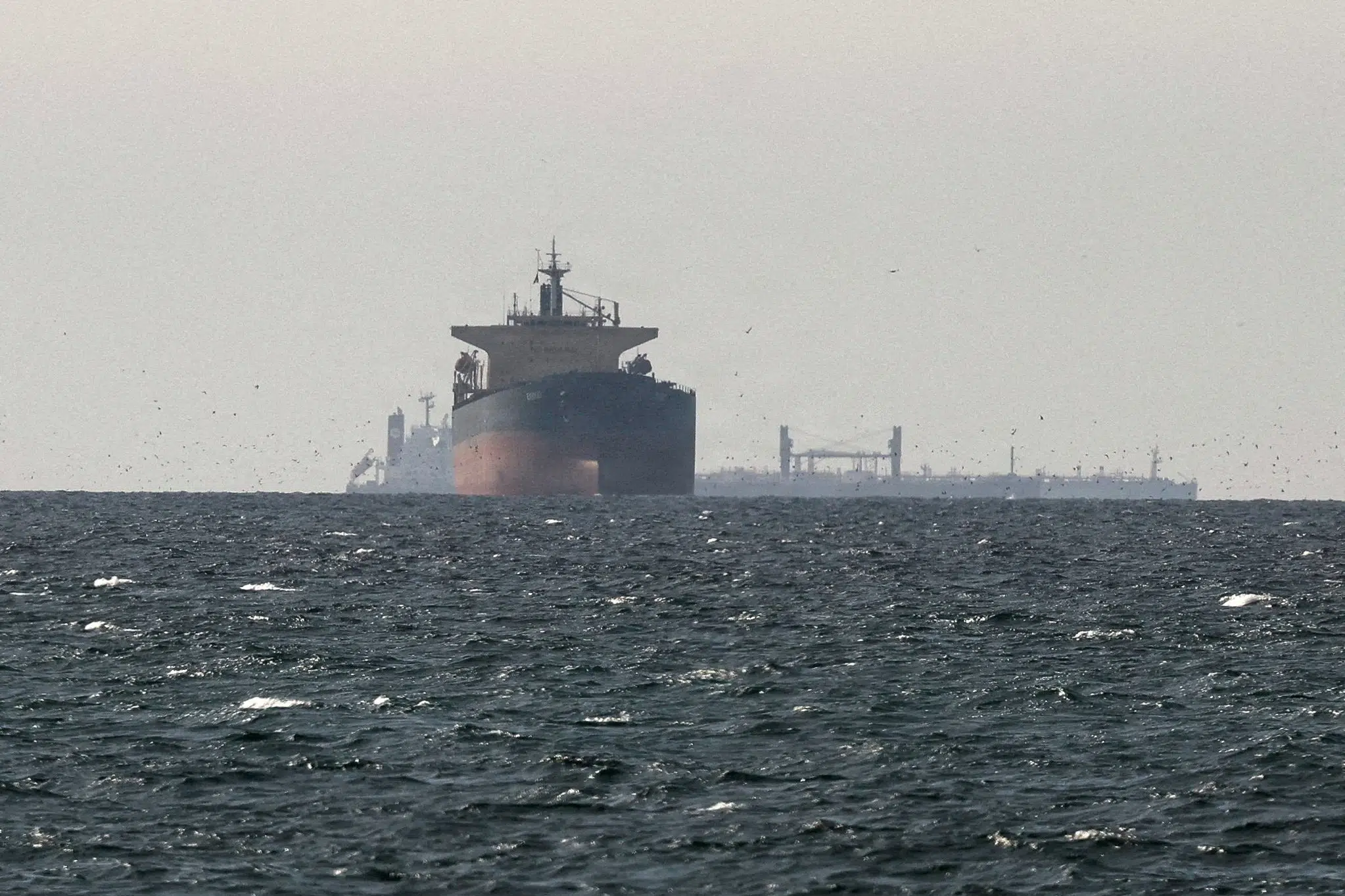Hormuz-evakuering for tusindvis af søfolk på pause efter angreb