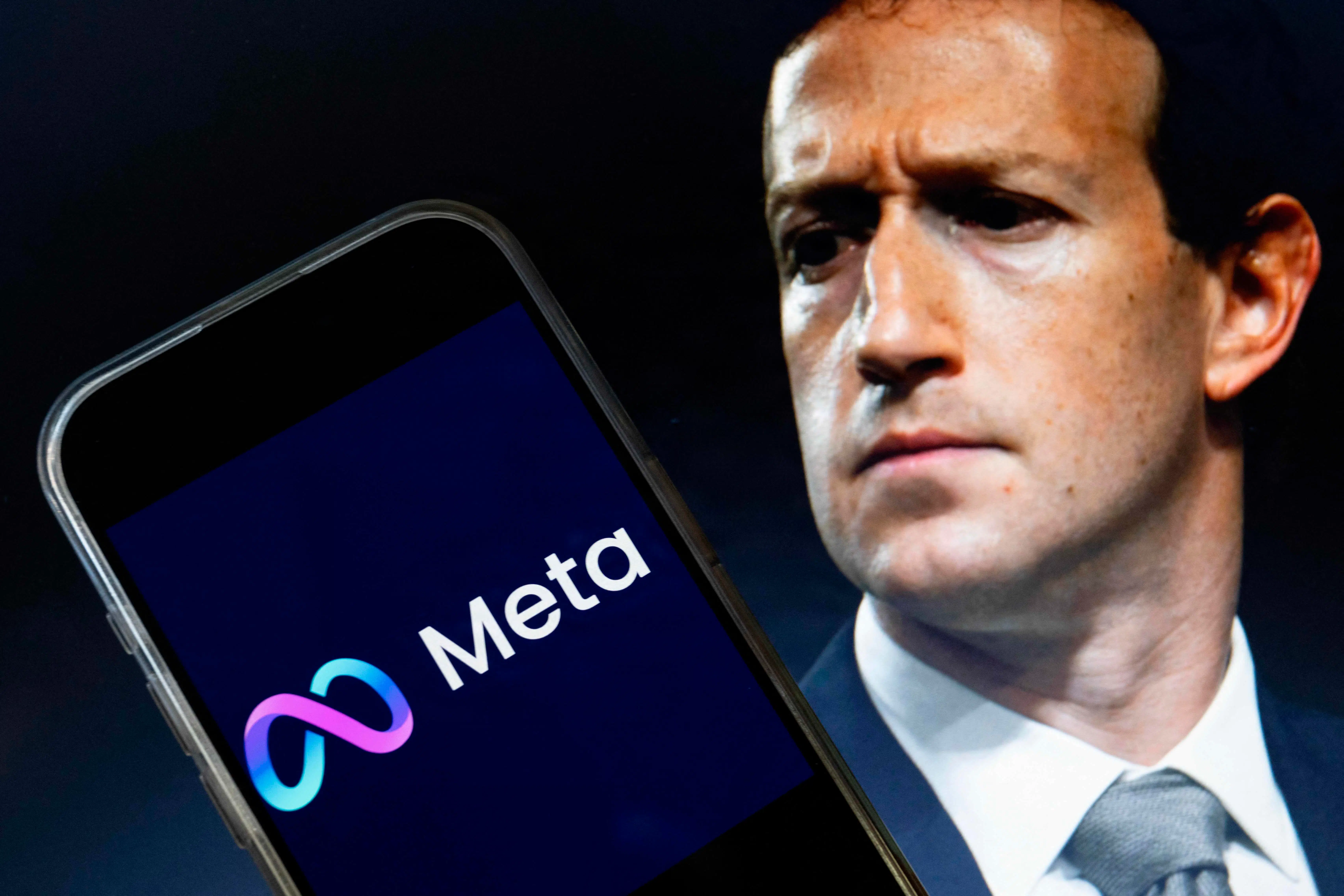 Protester fra ansatte stopper Facebook-ejers indsamling af tastetryk og museklik