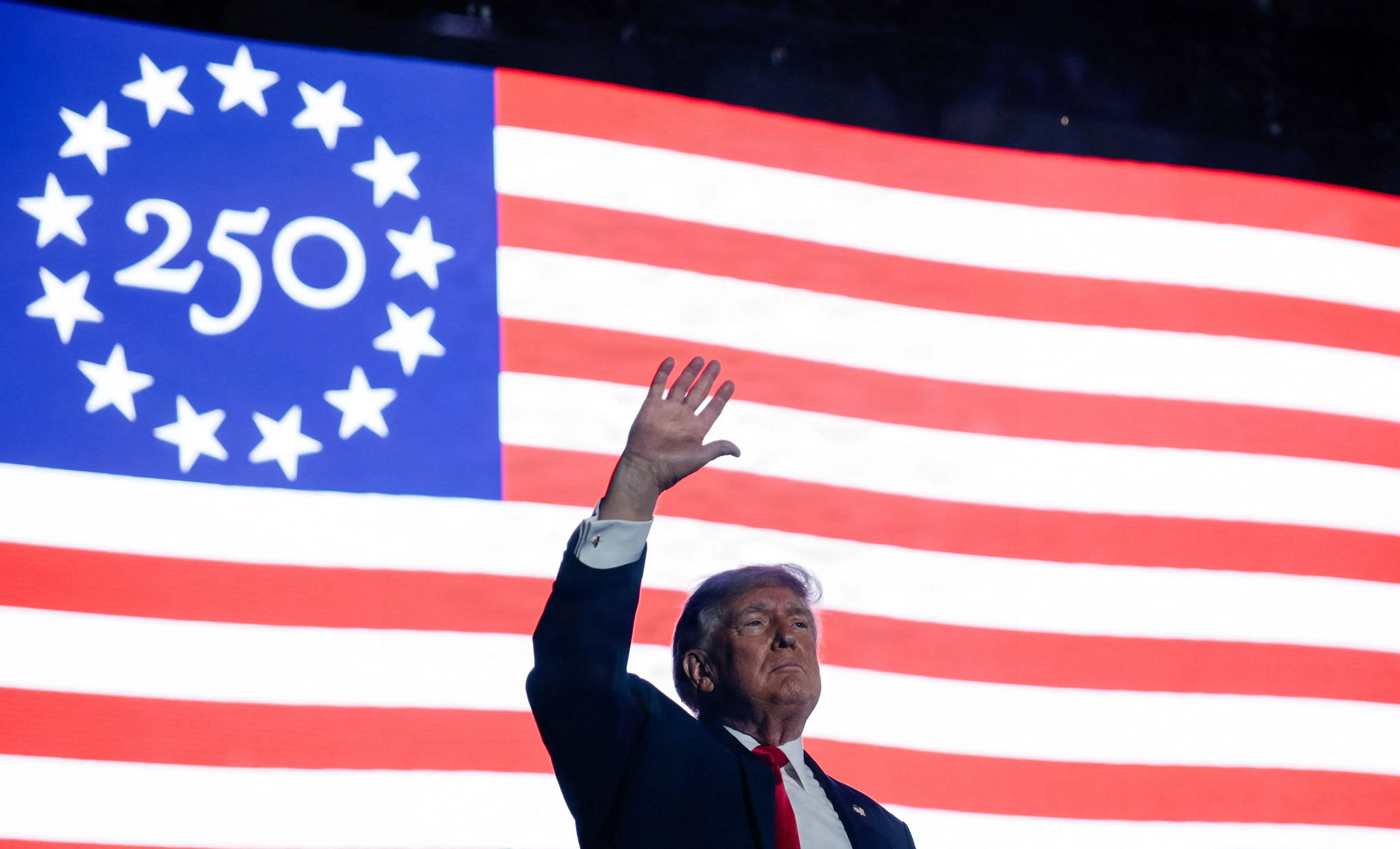 Mens stemningen bliver mere og mere dyster i USA, er landets trosbekendelse intakt